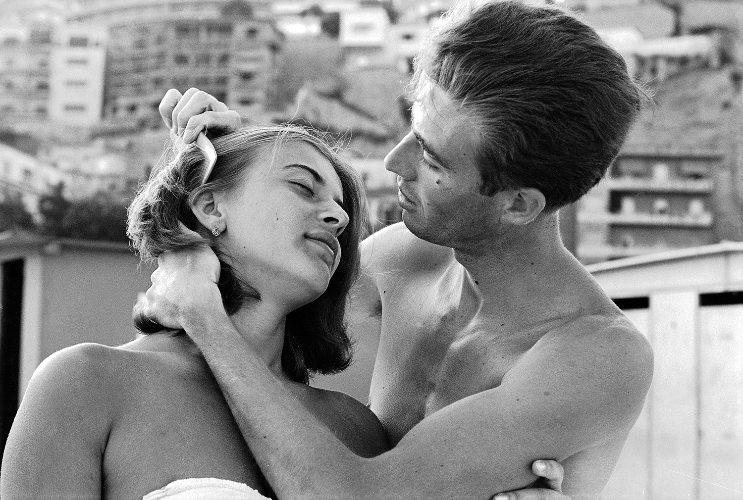 An Italian man combs his girlfriend's hair, 1963.