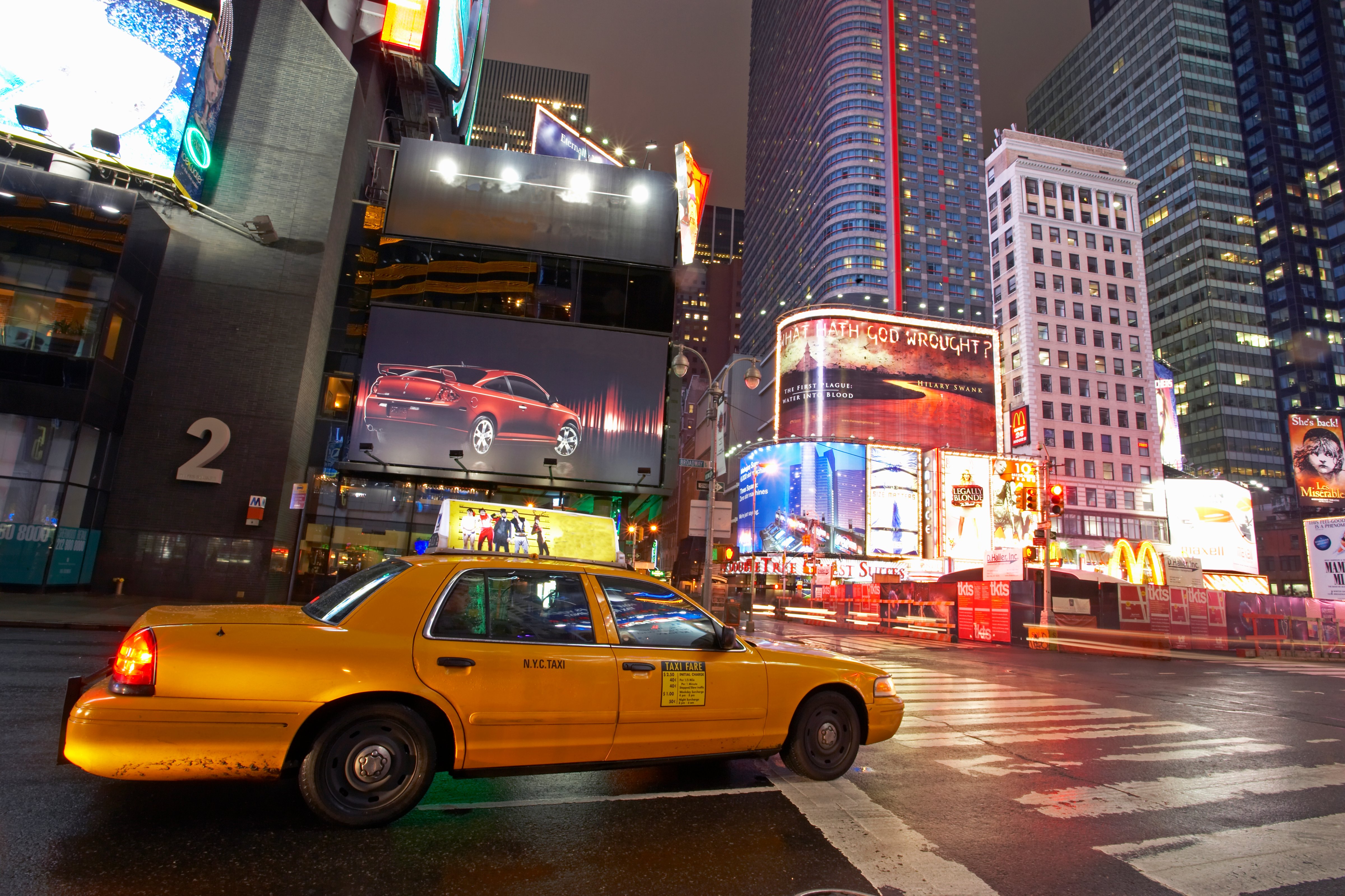 USA, New York, Times Square, yellow taxi cab (Getty Images / Getty Images)