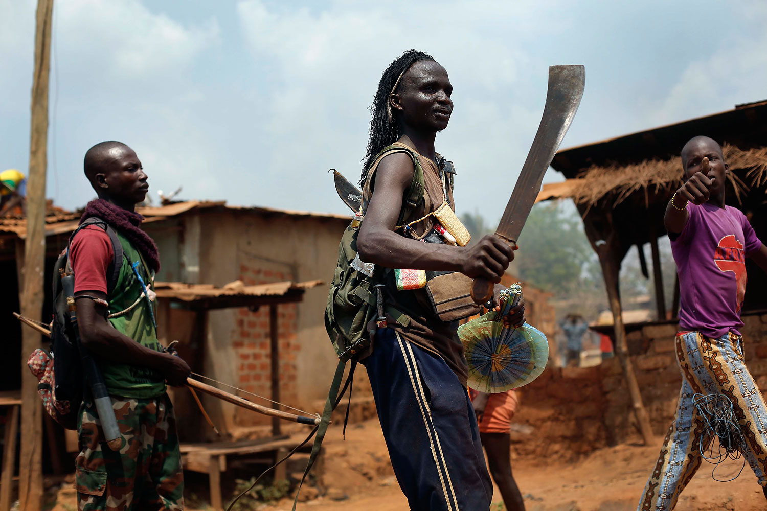 Anti-Balaka Christian youth loot the Muslim market in the PK13 district of Bangui, Jan. 22, 2014.