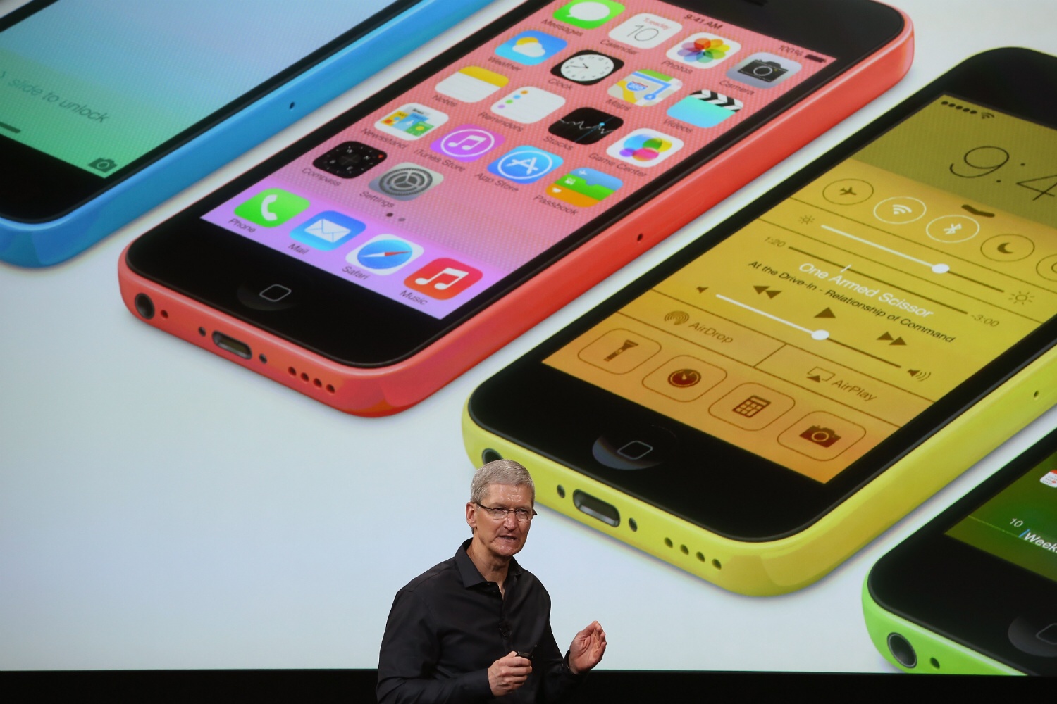 Apple CEO Tim Cook, stubbornly refusing to announce a large-screen iPhone at Apple's press event in San Francisco on September 10, 2013 (Justin Sullivan / Getty Images)