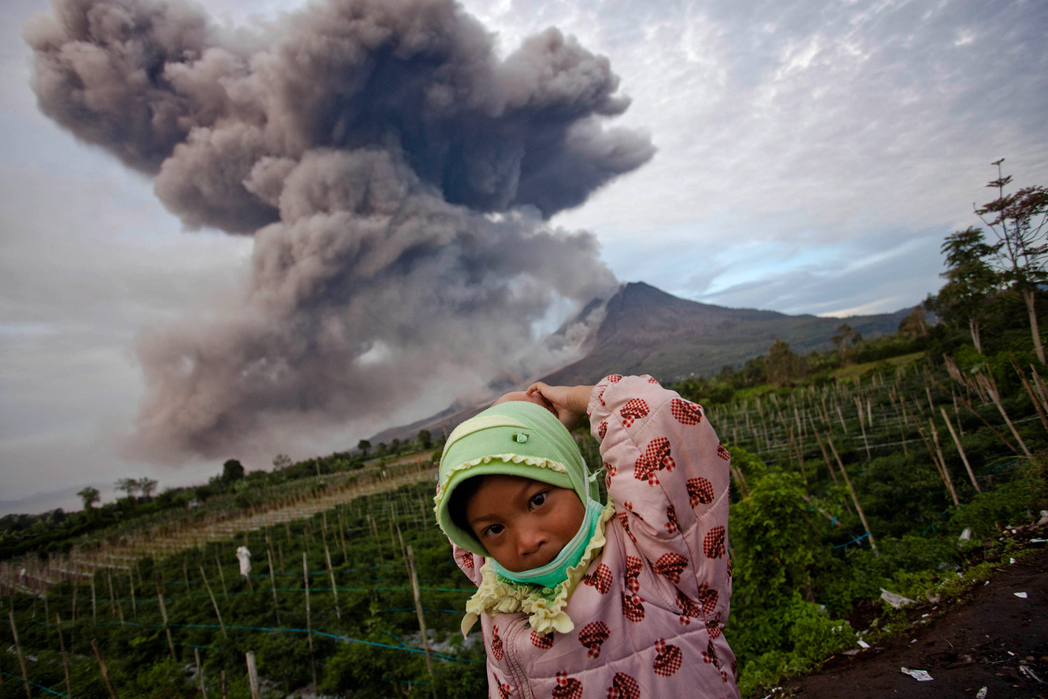 Villagers Panic As Mount Sinabung's Volcanic Ash Reaches Their Homes