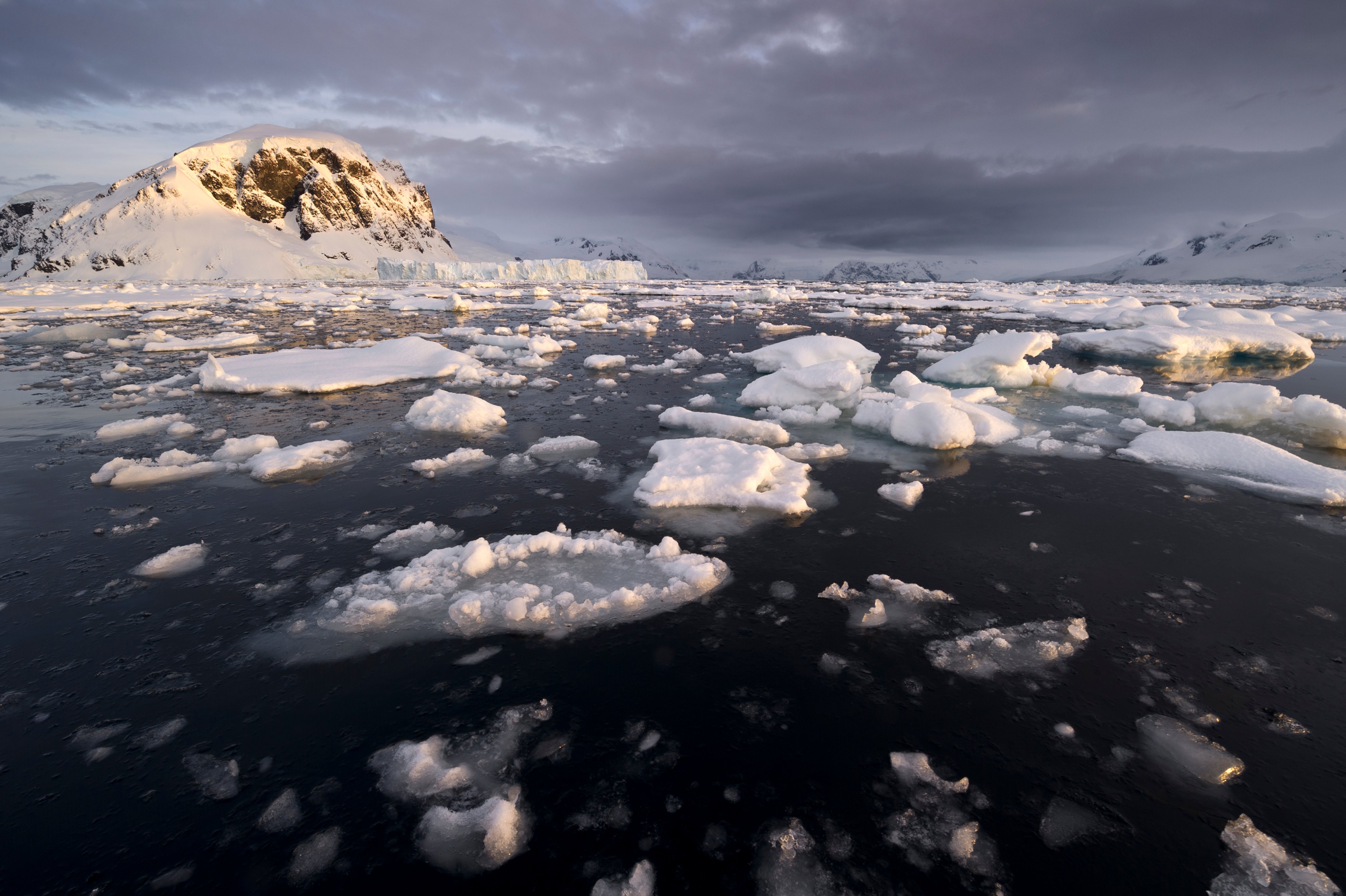 Antarctic landscape (Getty Images / Getty Images)
