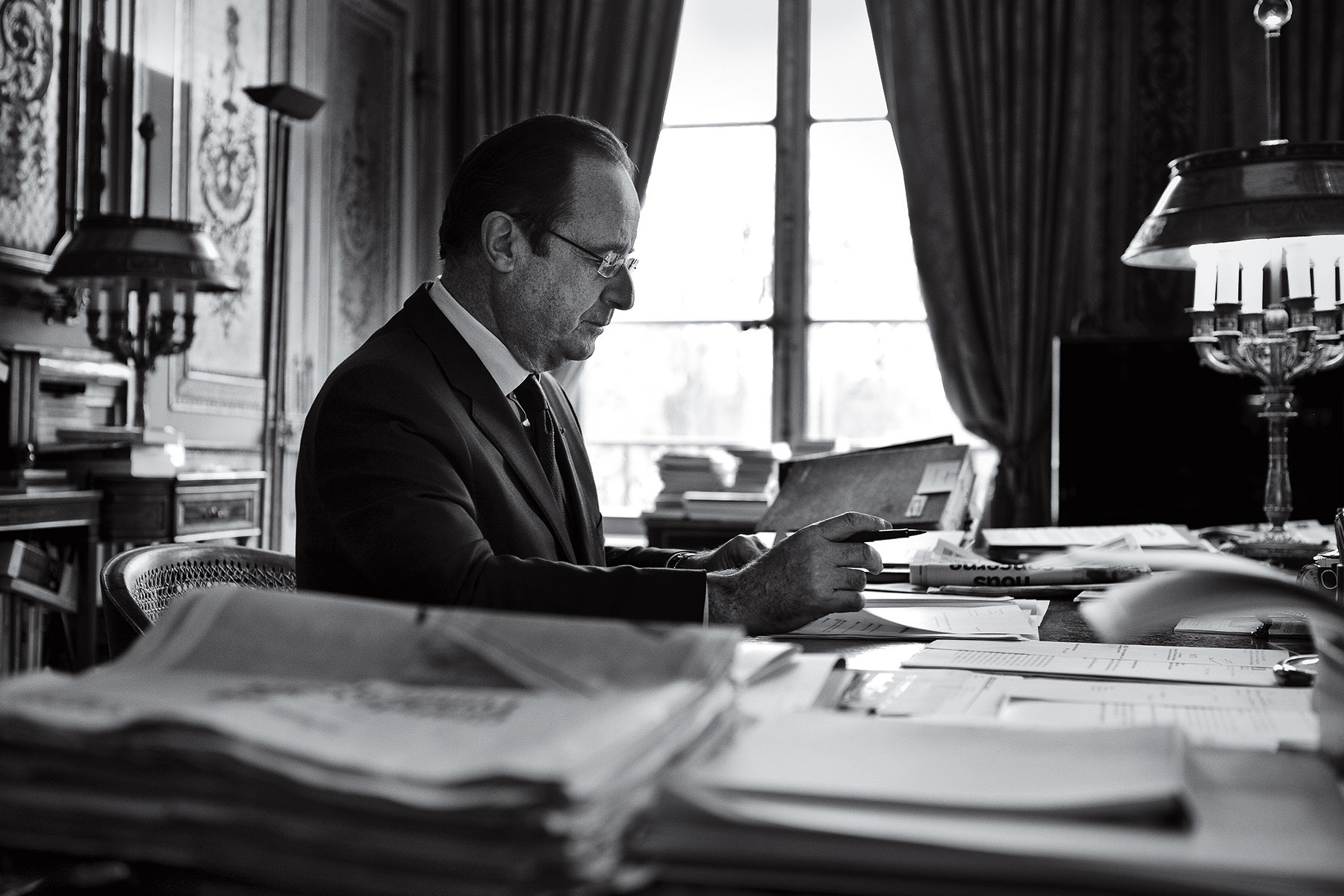 French President Hollande at work in his Élysée Palace office
