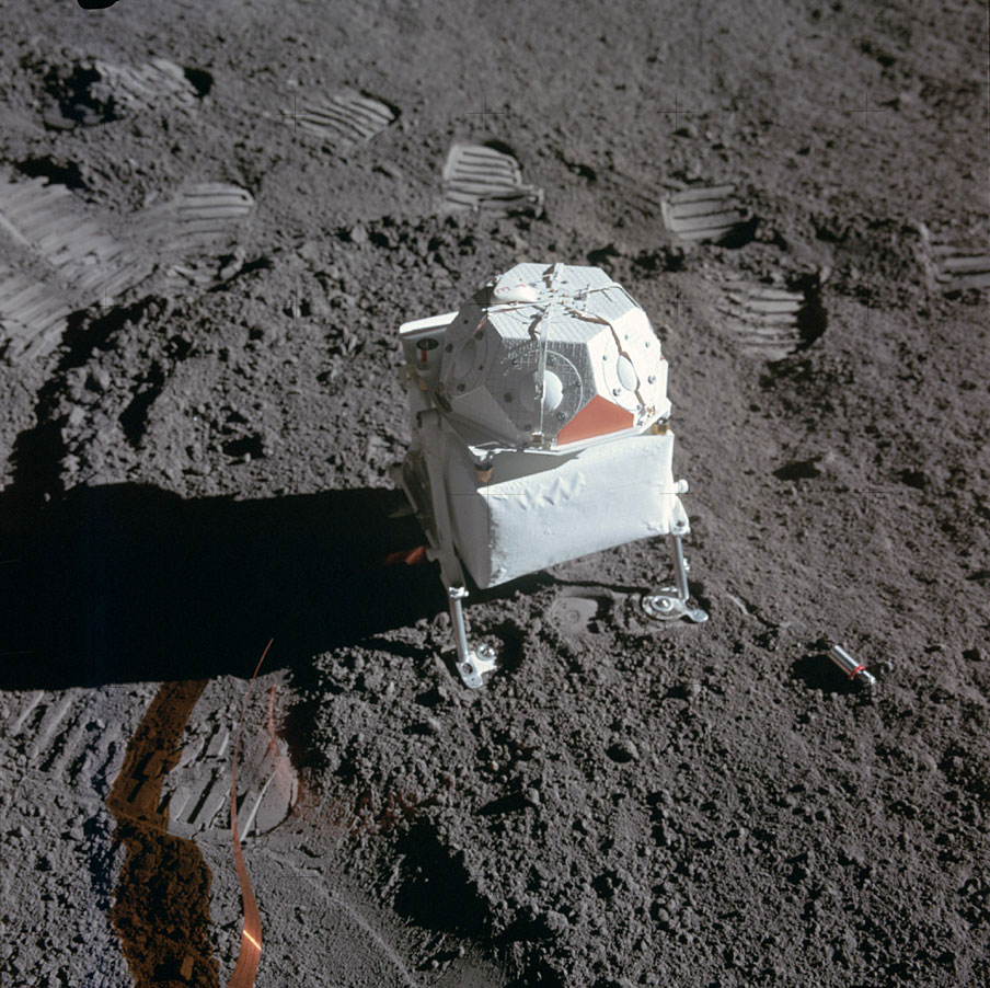 The solar wind spectrometer experiment was an instrument that bore a striking (but completely coincidental) resemblance to a miniature lunar module. It was used to measure the charged particles streaming in from the sun.