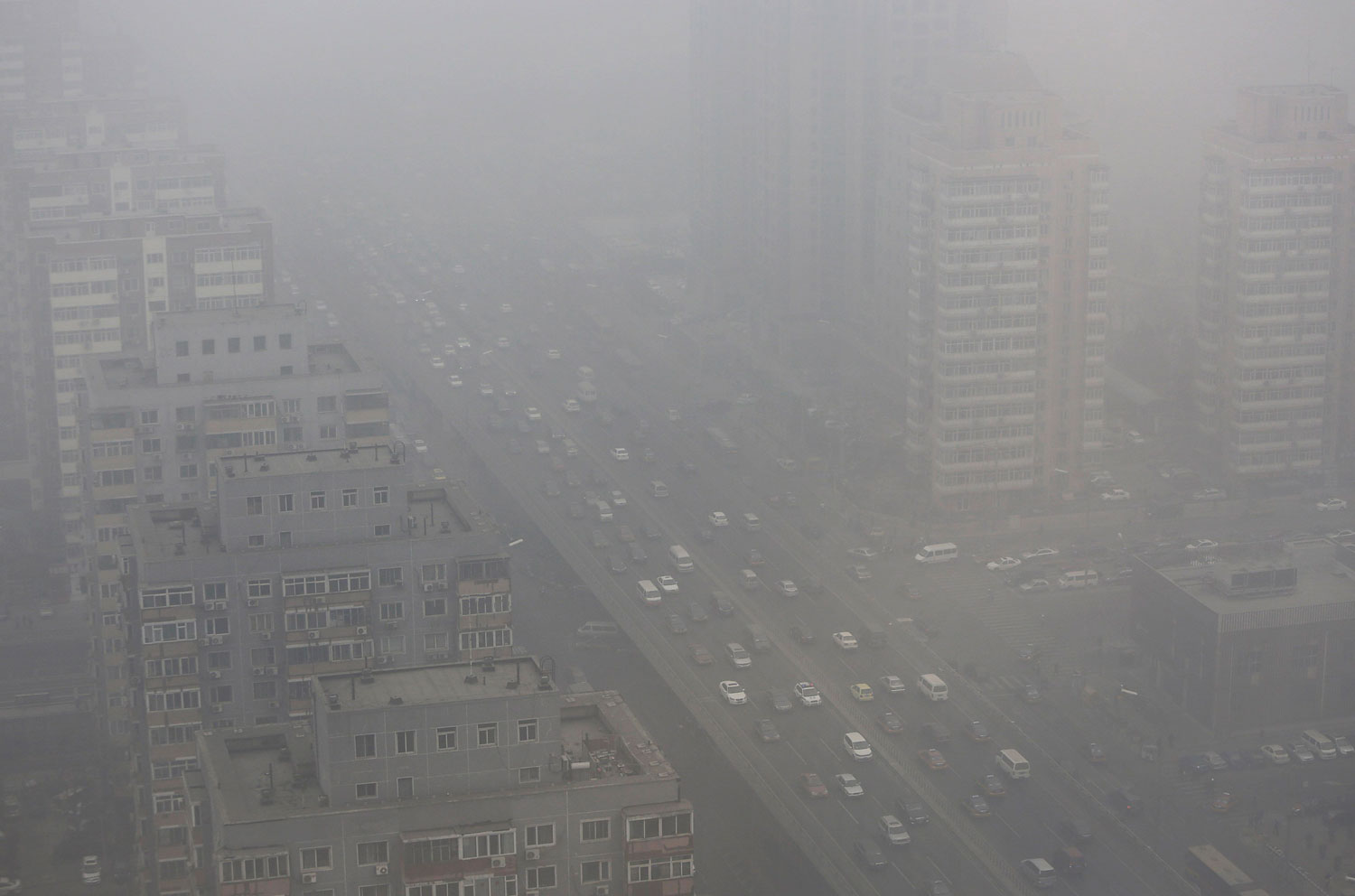 Cars drive on the Three Ring Road amid the heavy haze in Beijing, Feb. 26, 2014.
