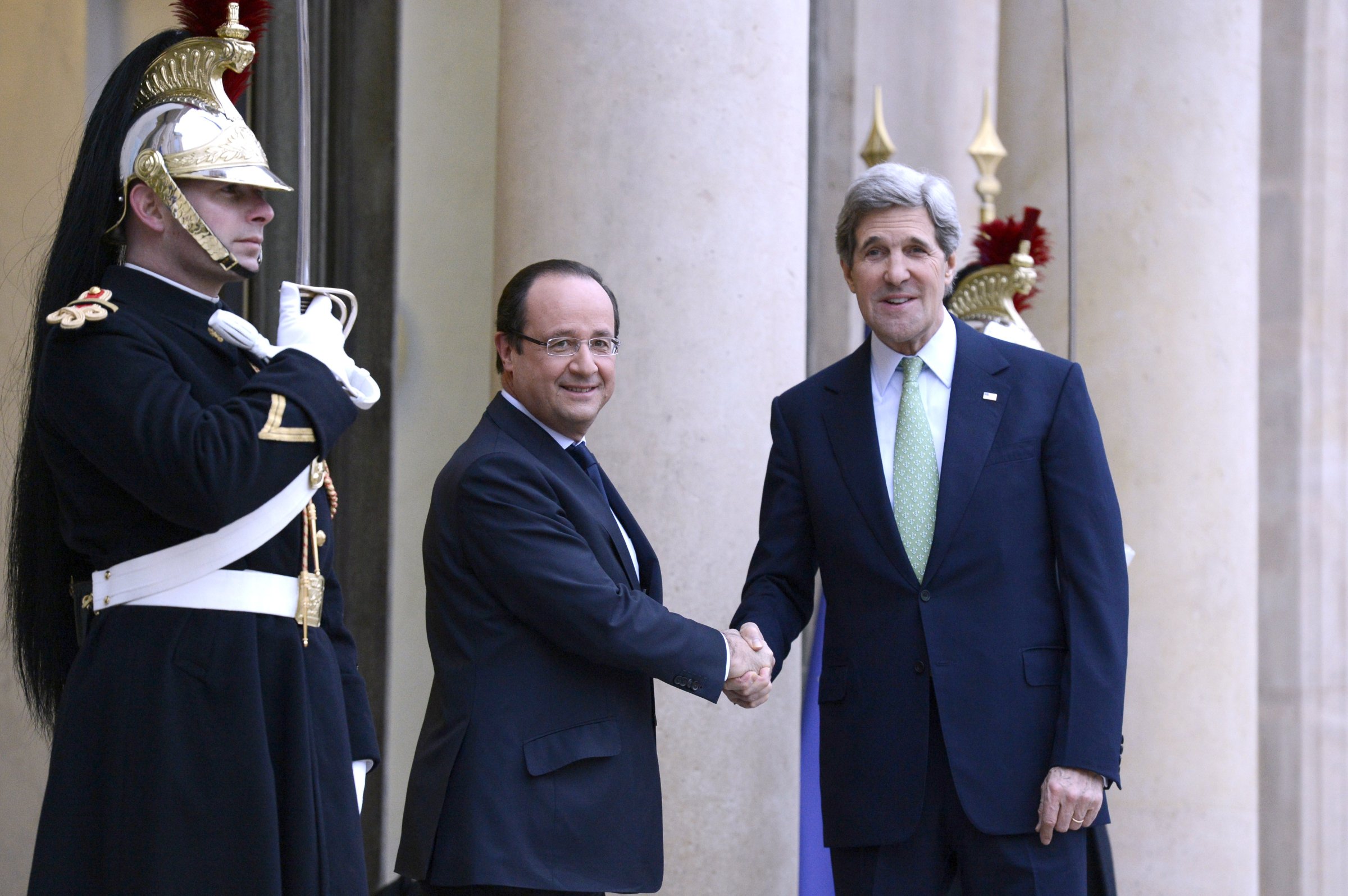 French President Francois Hollande (L) welcomes US Secretary of State John Kerry prior to a meeting at the Elysee presidential Palace, on February 27, 2013, in Paris.