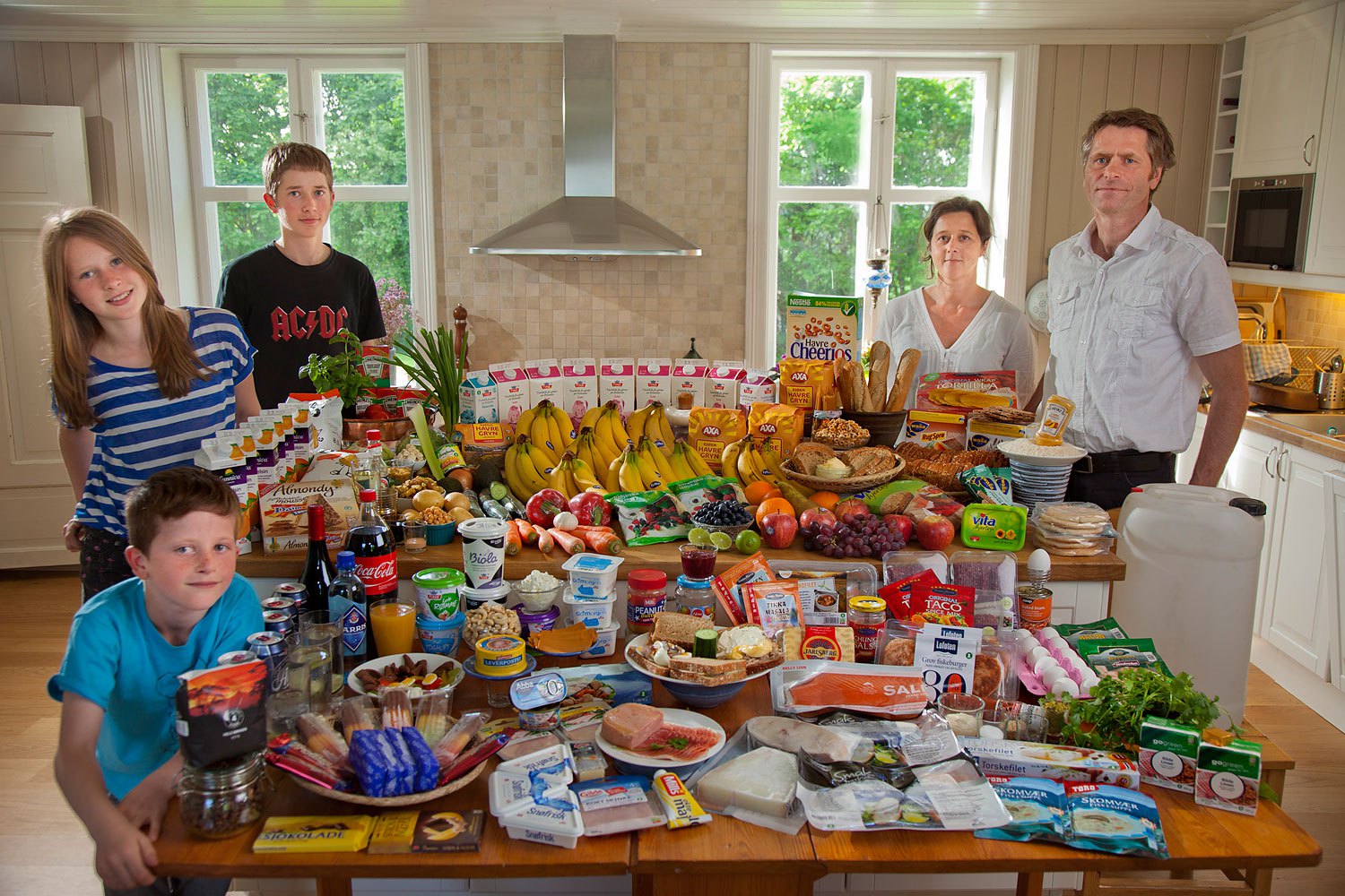 Norway: The Glad Ostensen family in Gjerdrum. Food expenditure for one week: 4265.89 Norwegian Kroner or $731.71. Favorite foods: mutton in cabbage, lasagne, and chocolate.