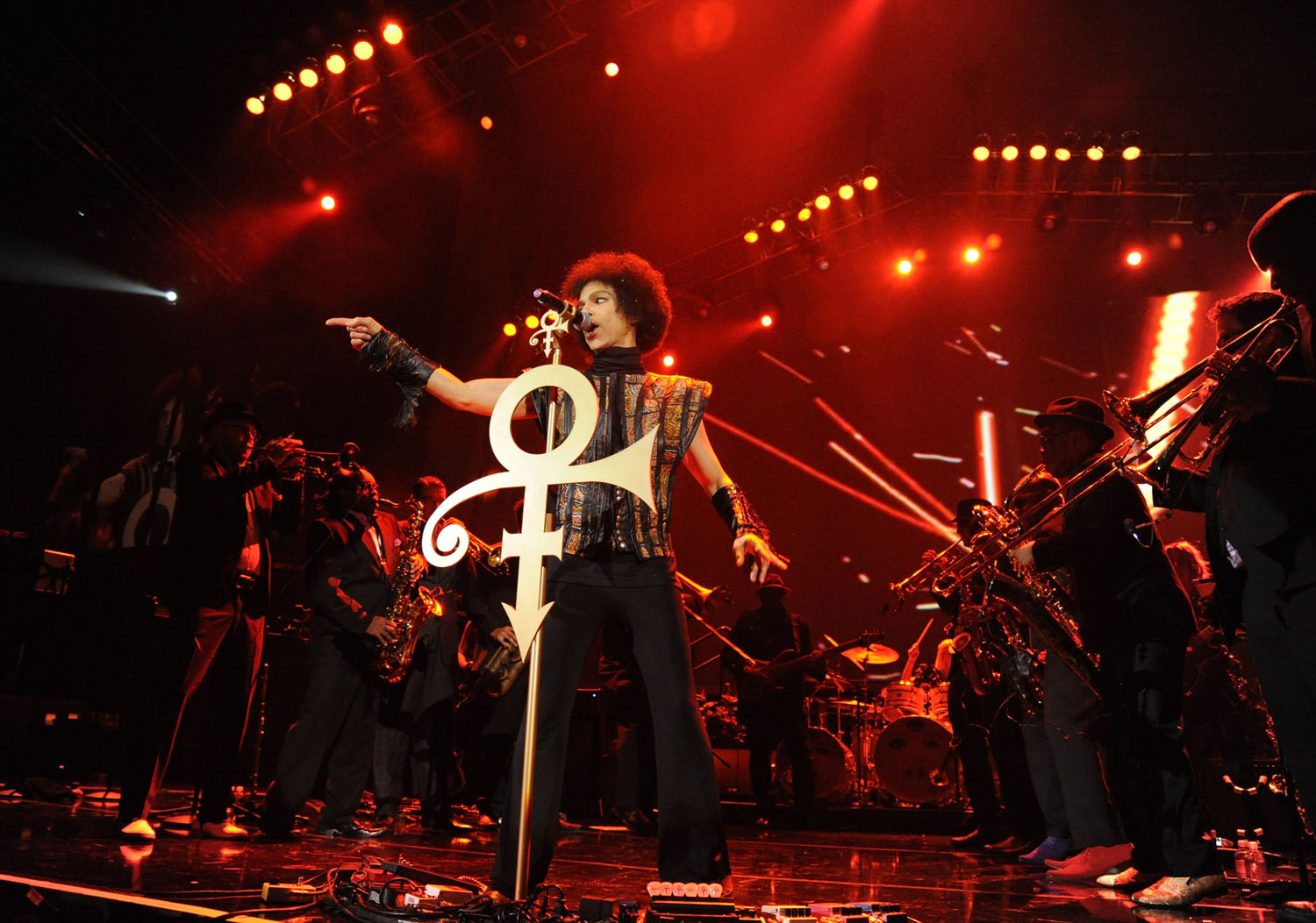 Prince performs at Mohegan Sun Arena on Dec. 29, 2013 in Uncasville, Connecticut.