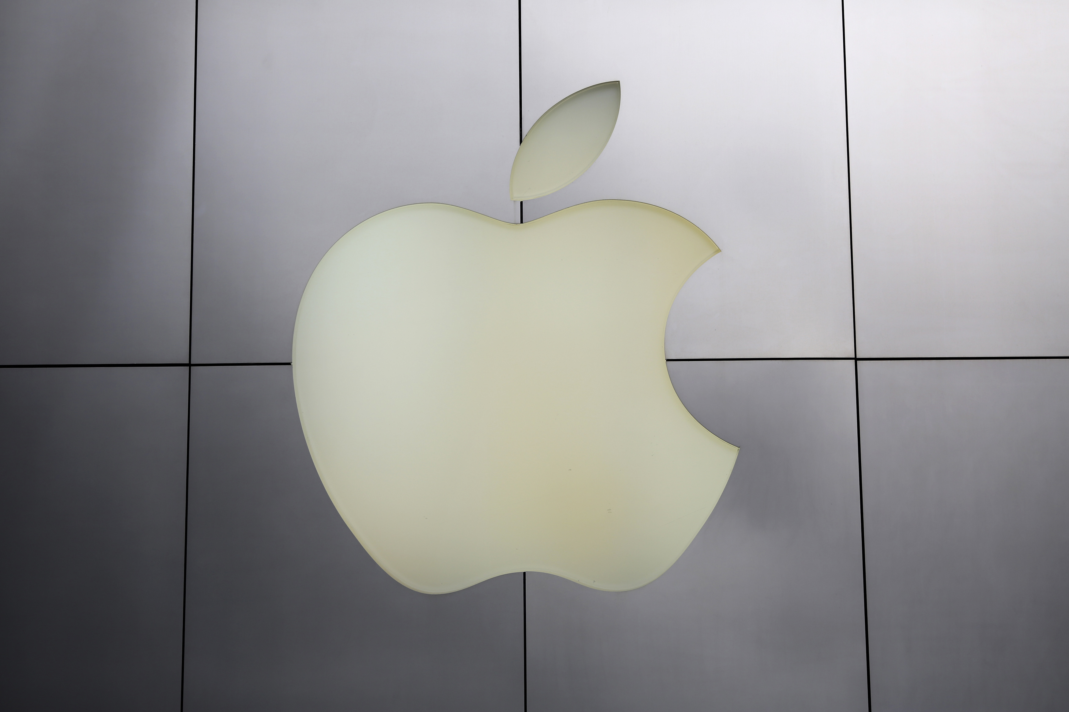 The Apple logo at its flagship retail store in San Francisco on Jan. 27, 2014 (Robert Galbraith—Reuters)