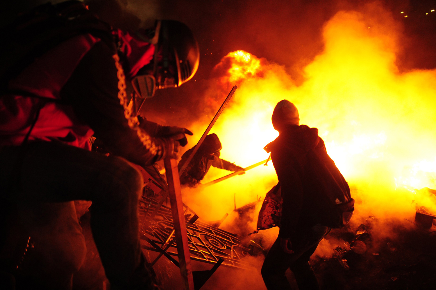 Anti-government protesters clash with police on Independence Square in Kiev on Feb. 19, 2014. (Alexander Koerner—Getty Images)