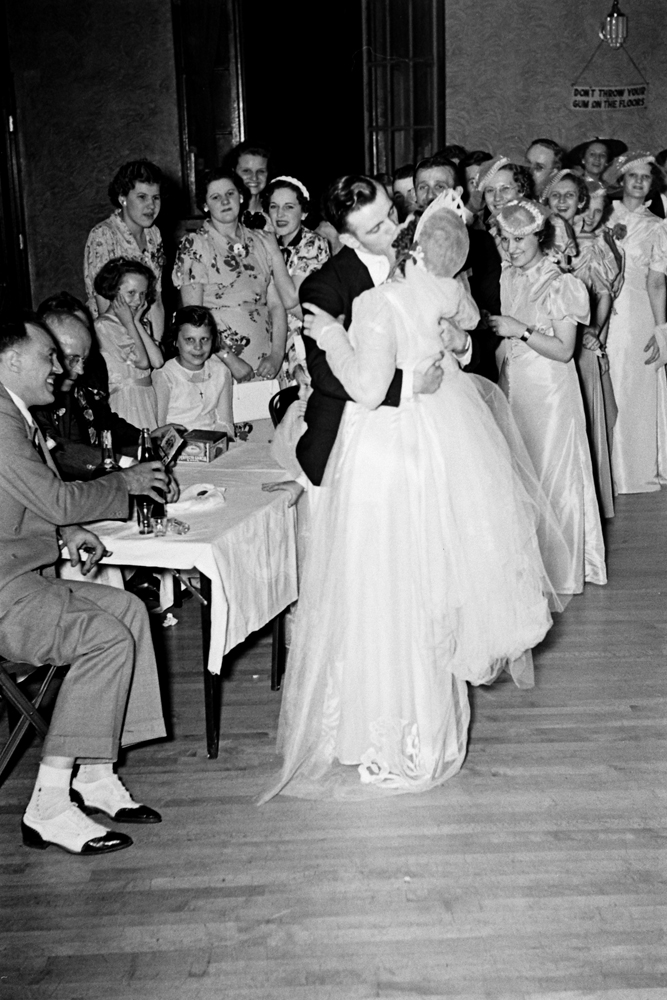 Photos from a Polish wedding in Illinois, 1937