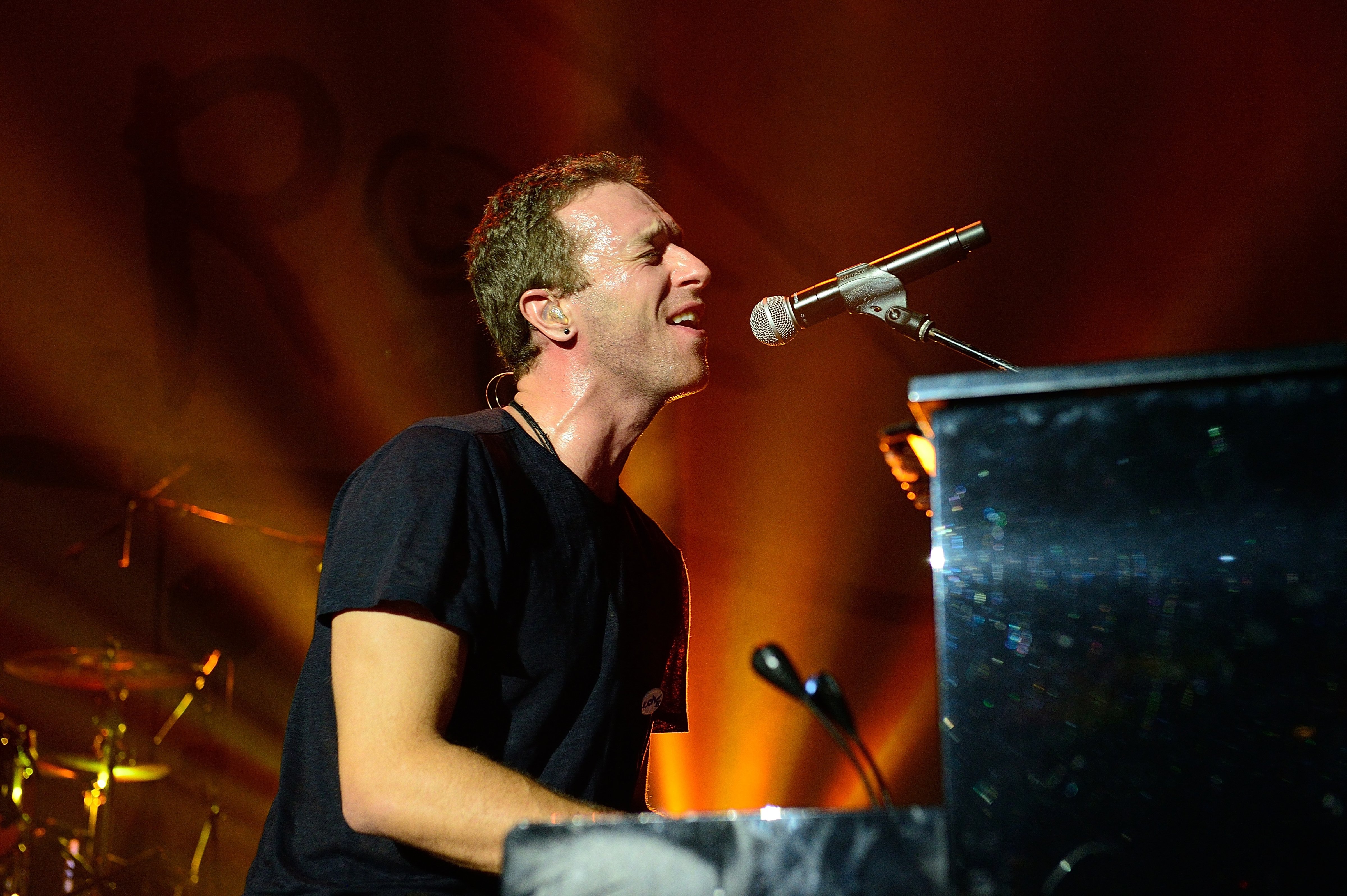 Chris Martin of Coldplay performs on stage at the 'Under 1 Roof' concert in aid of Kids Company at Hammersmith Apollo on December 19, 2013 in London, England. (Gus Stewart—Redferns/Getty Images)