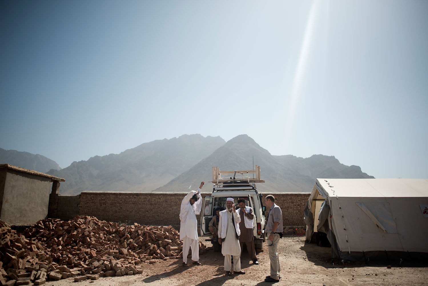 The MSF mobile clinic arrives at the village of Spinar Poza just east of Kabul.