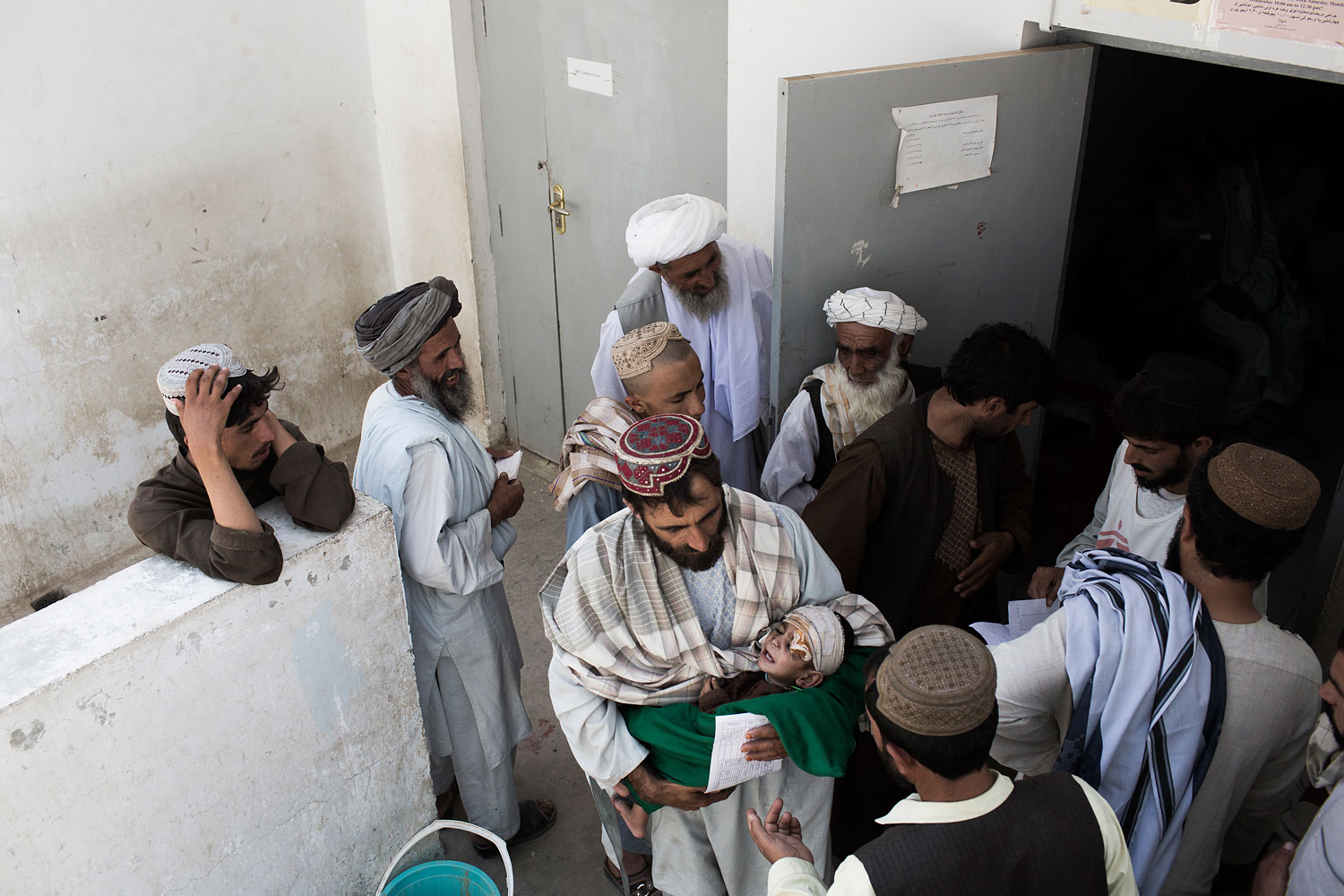 Patients and visitors gather at the door of OPD at Boost Hospital in Lashkar Gah, Helmand province, Southern Afghanistan. The provincial hospital, supported by MSF, is one of only two functioning referral hospitals in southern Afghanistan. Helmand is one of the most conflict-affected provinces in the country.