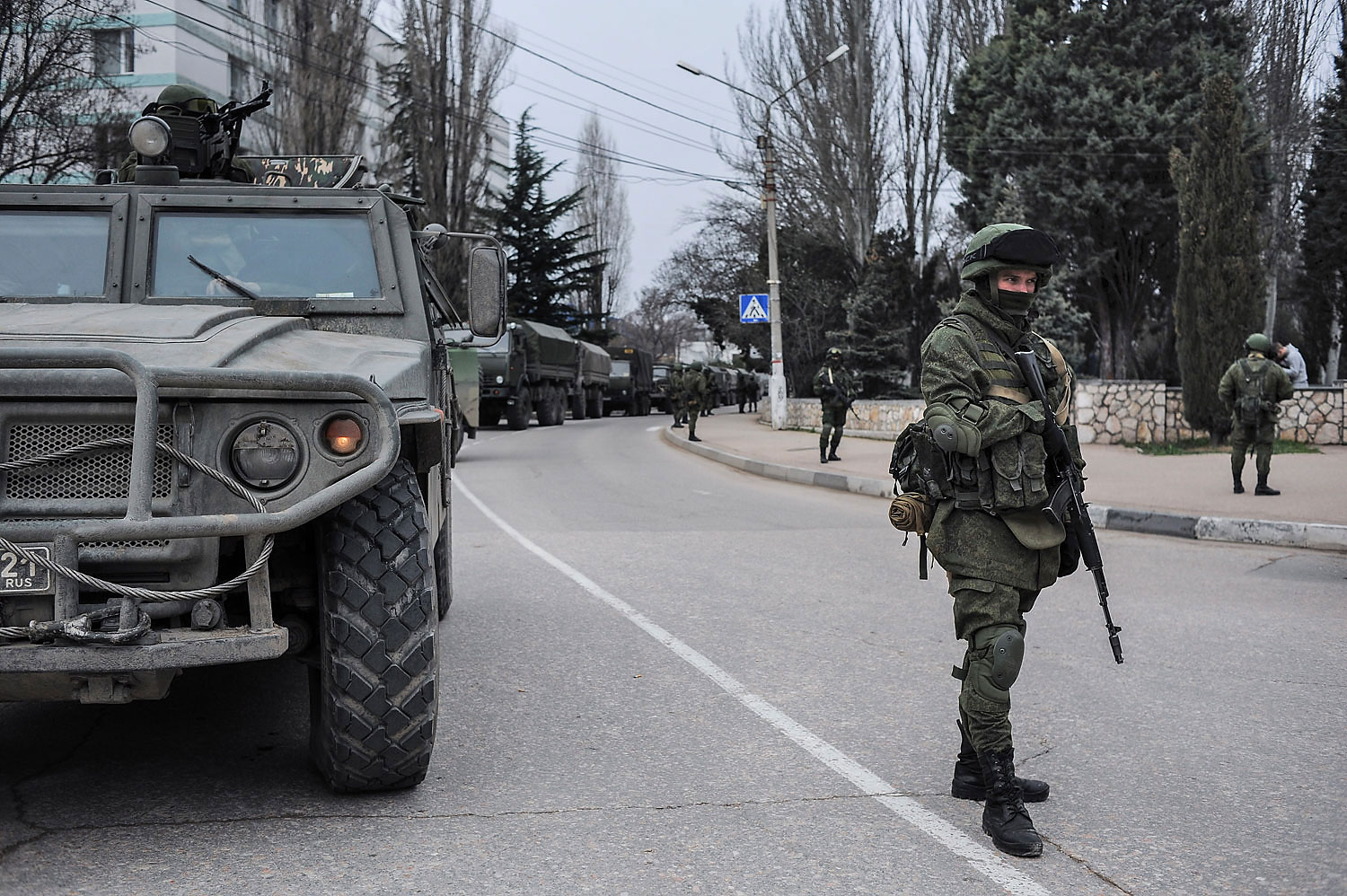 Troops in unmarked uniforms stand guard in Balaklava on the outskirts of Sevastopol, Ukraine, March 1, 2014. (Andrew Lubimov&mdash;AP)