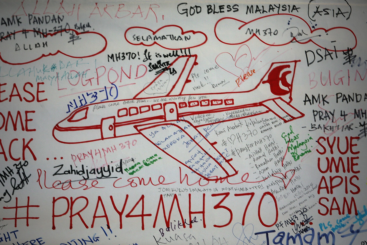 Kuala-Lumpur: Malaysia Airlines flight MH370 messages