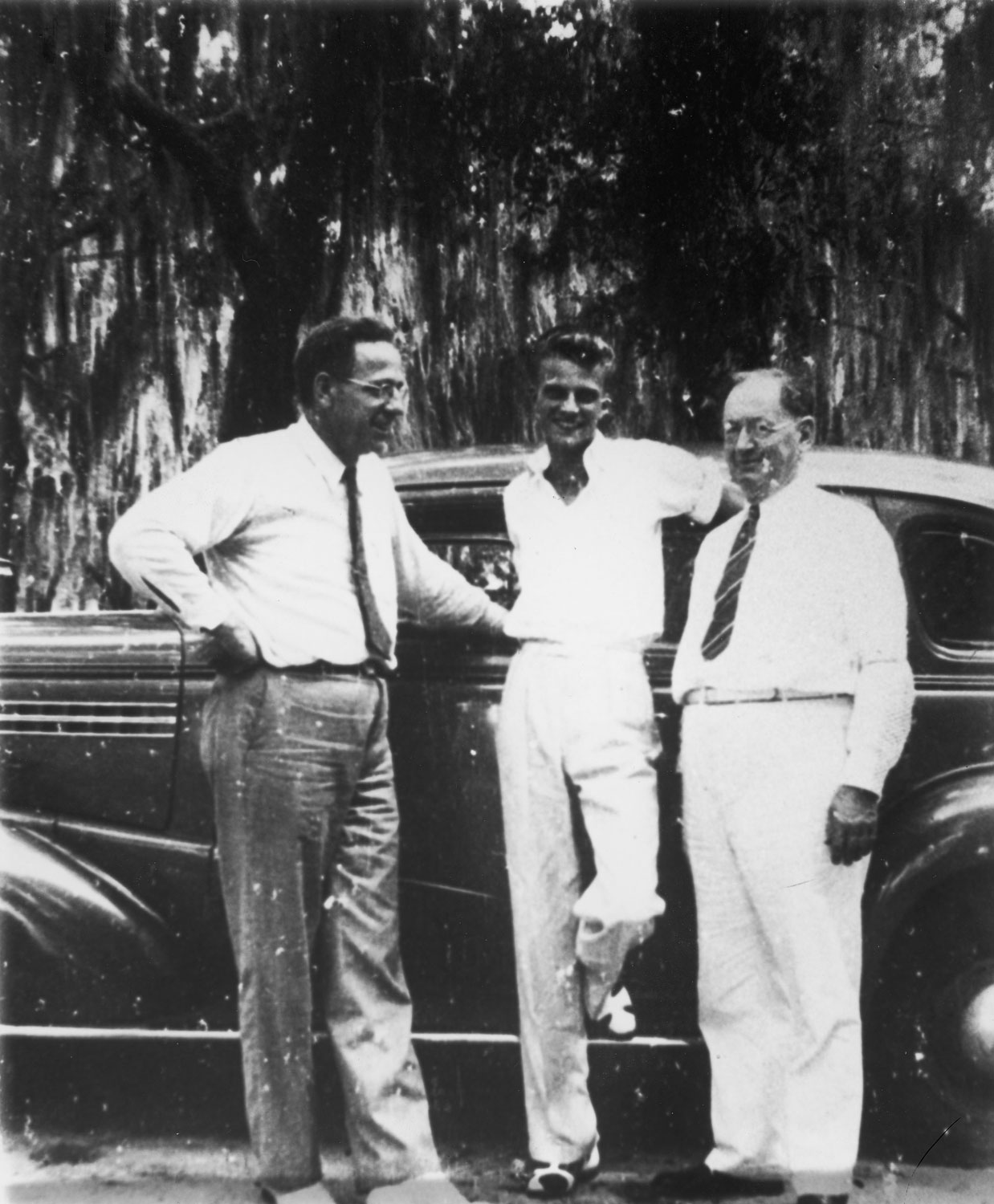Graham (center) at the Florida Bible Institute in 1940. He eventually graduated from Wheaton College in Illinois in 1943.