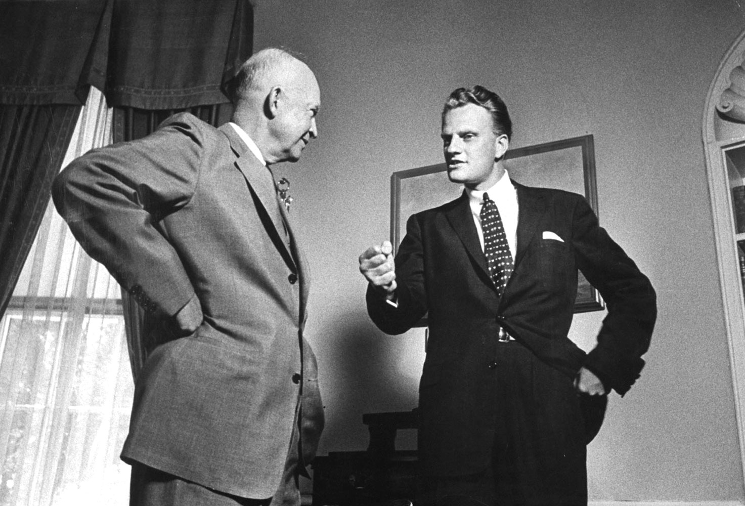 Graham speaks with President Dwight Eisenhower at the White House, May 11, 1957.