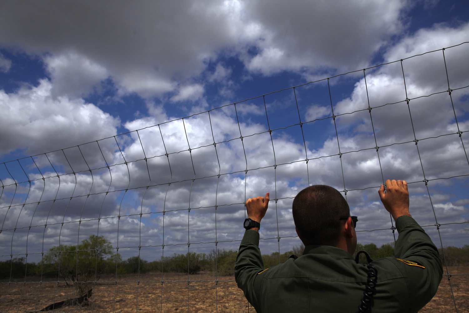 A U.S. Border Patrol agent looks out at the desert near Falfurrias, Texas March 29, 2013. (ERIC THAYER - Reuters)