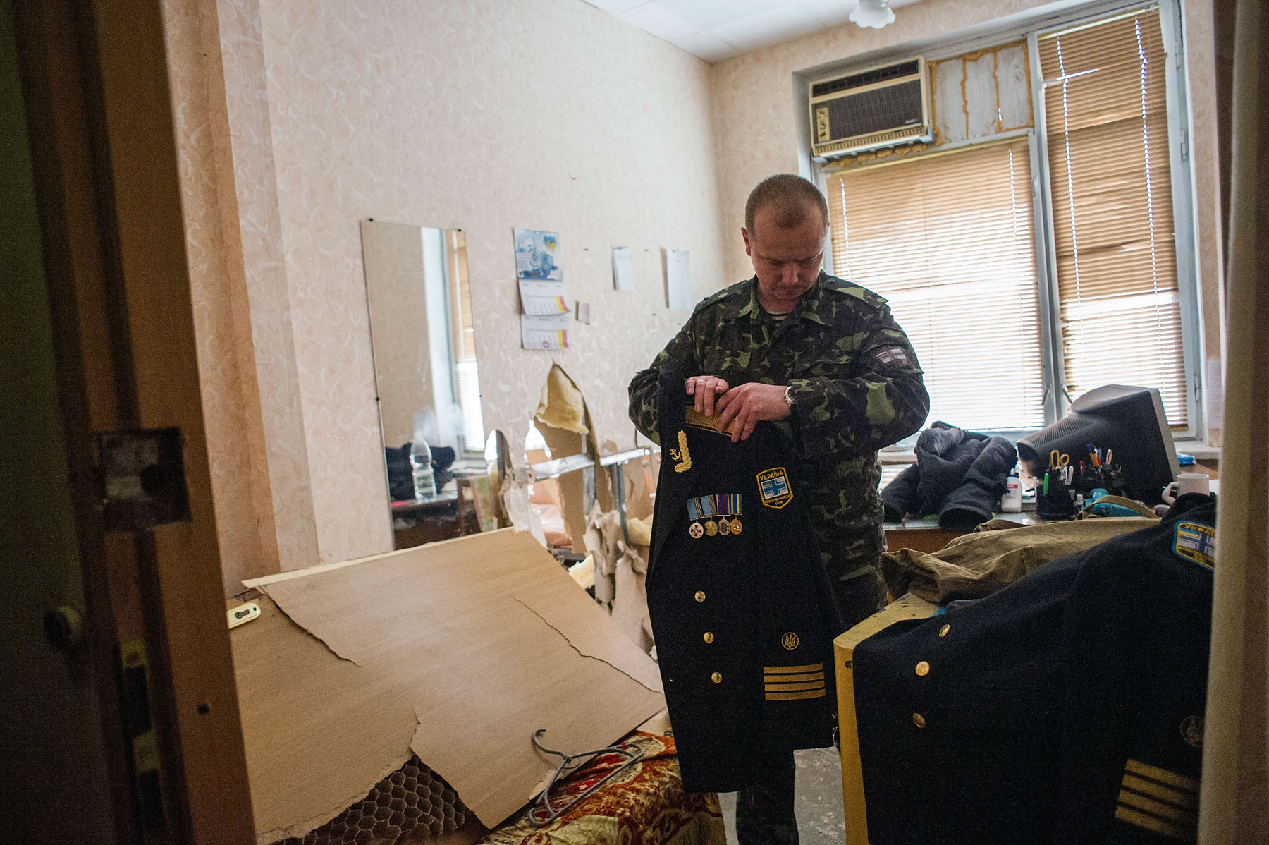 A Ukrainian serviceman packs his things in the Ukrainian navy headquarters after it was stormed by Crimean pro-Russian self-defense forces in Sevastopol, Crimea