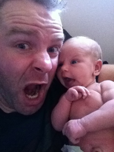 An Ontario father takes a series of adorable selfies with his 4-week-old daughter, and the Internet explodes.