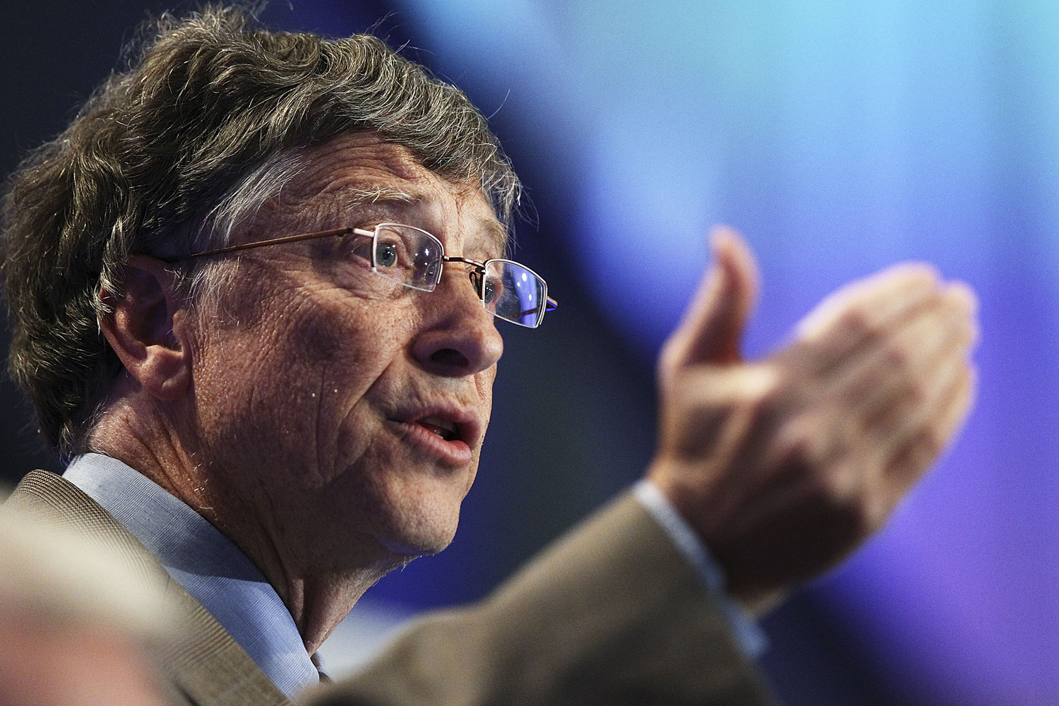 Сколько заработал билл гейтс. Bill Gates is the Richest man in the World. Билл Гейтс и Уоррен Баффет в самолете.