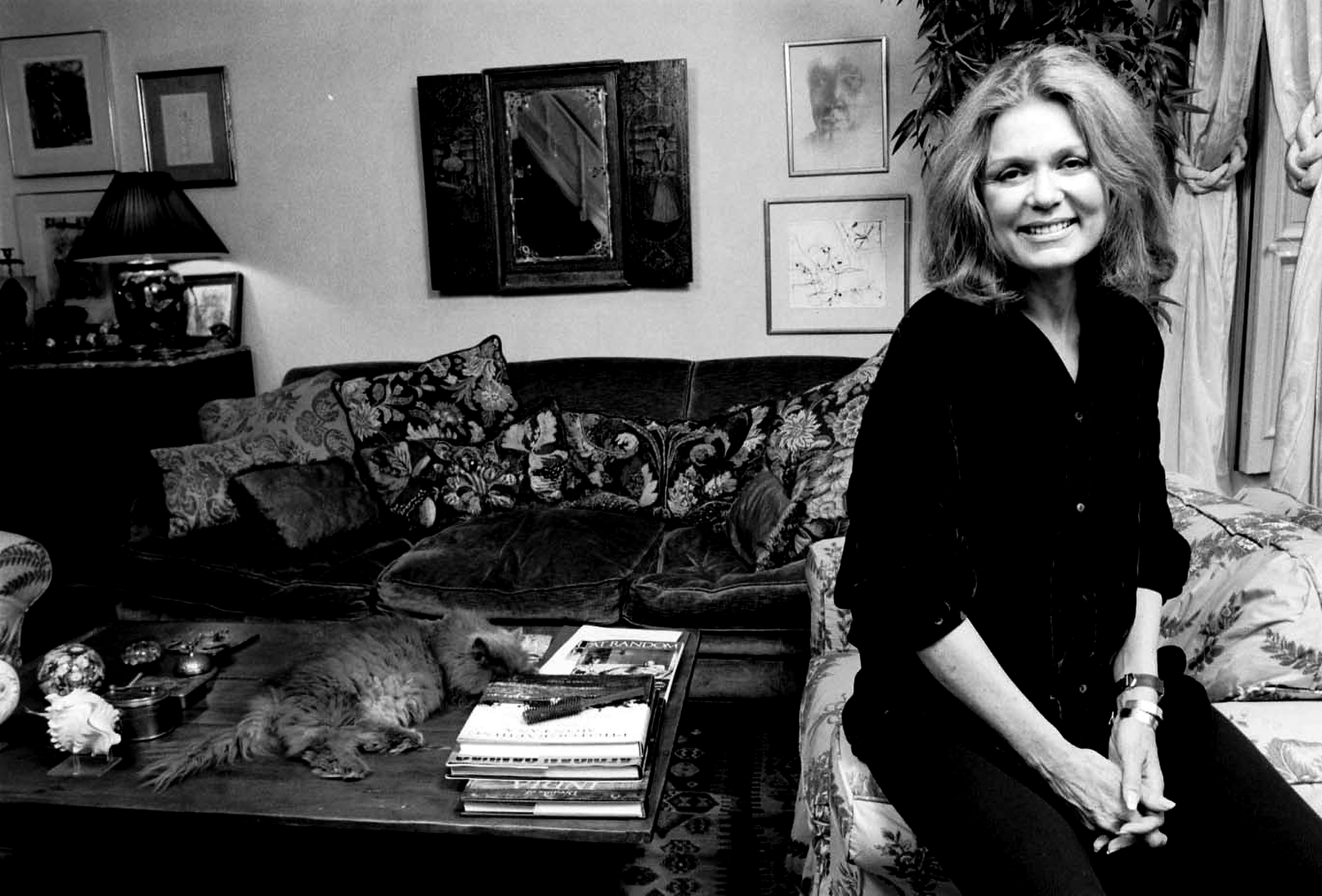 American feminist writer Gloria Steinem in her Manhattan apartment, New York City, March 1992. (Michael Brennan—Getty Images)