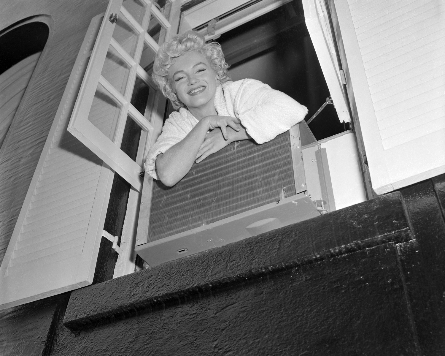Monroe signs a photo of herself, circa 1955.