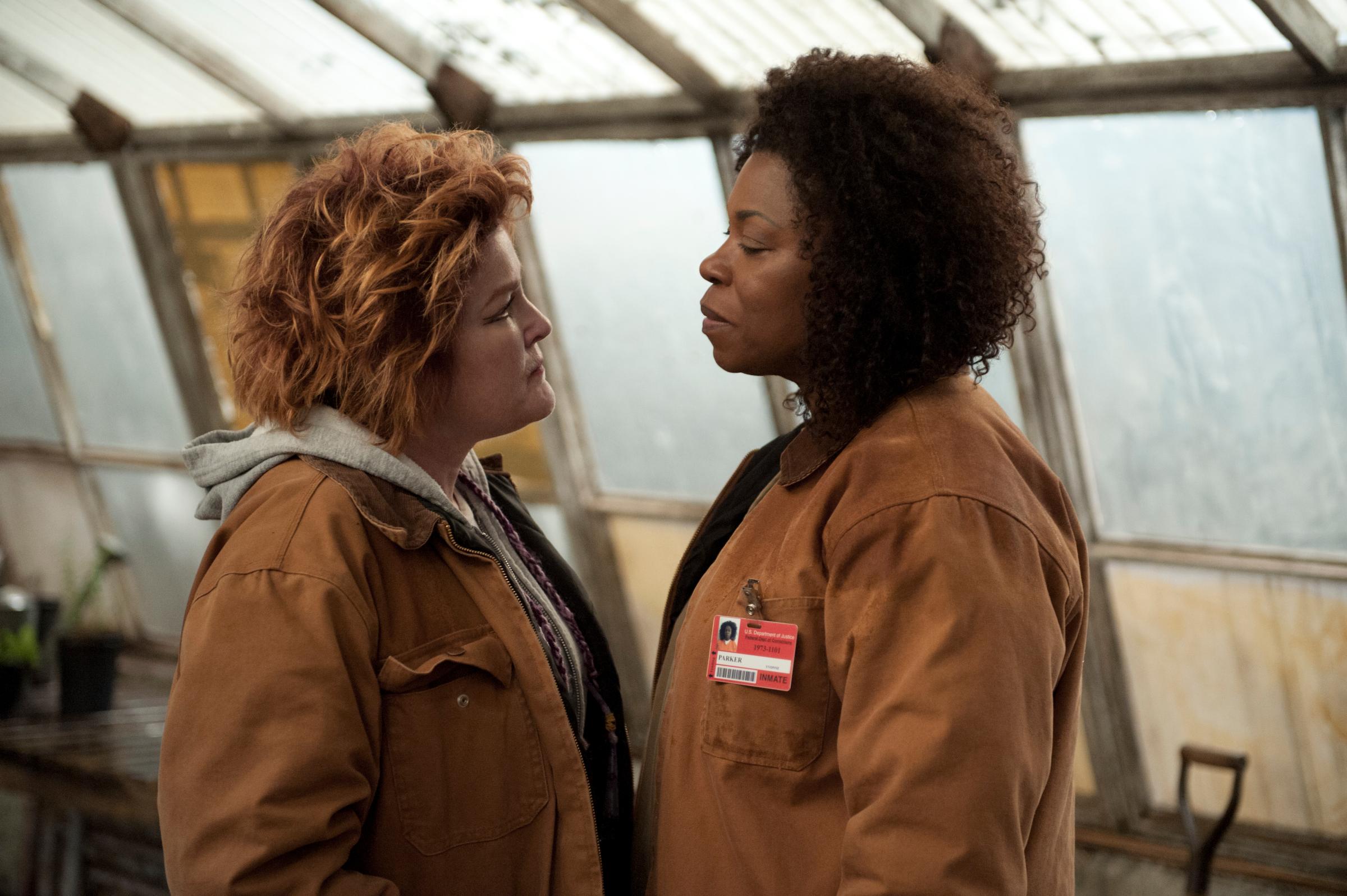 Kate Mulgrew (L) and Lorraine Toussaint (R) in a scene from NetflixÕs ÒOrange is the New BlackÓ Season 2. Photo credit: JoJo Whilden for Netflix.