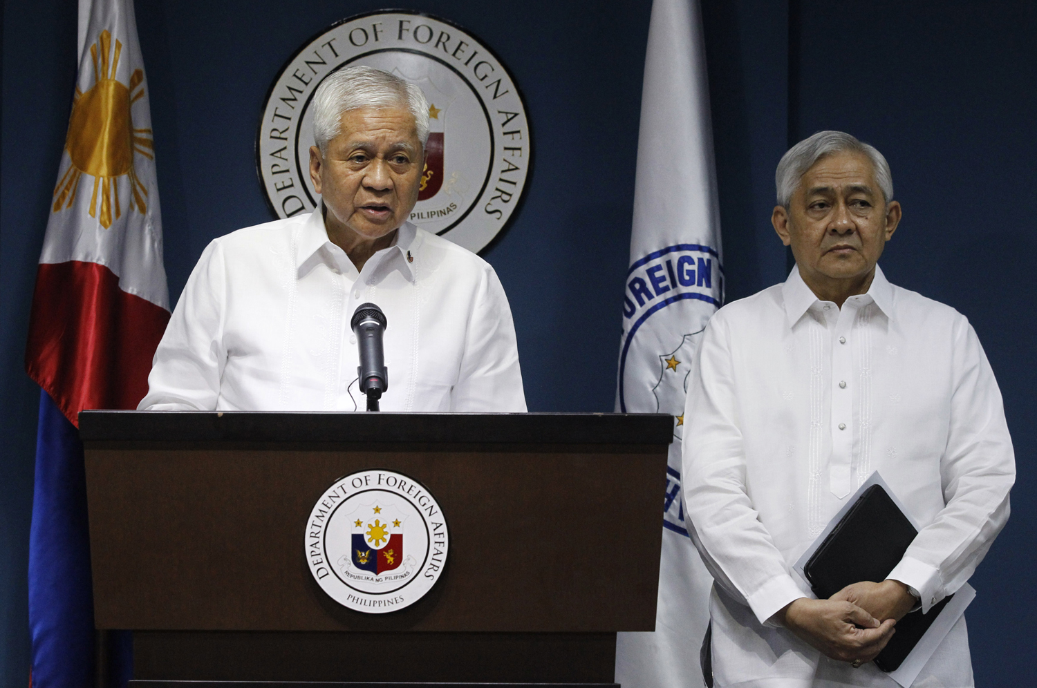 Philippine Foreign Secretary Del Rosario stands next to Solicitor General Jardeleza during a news conference in Manila