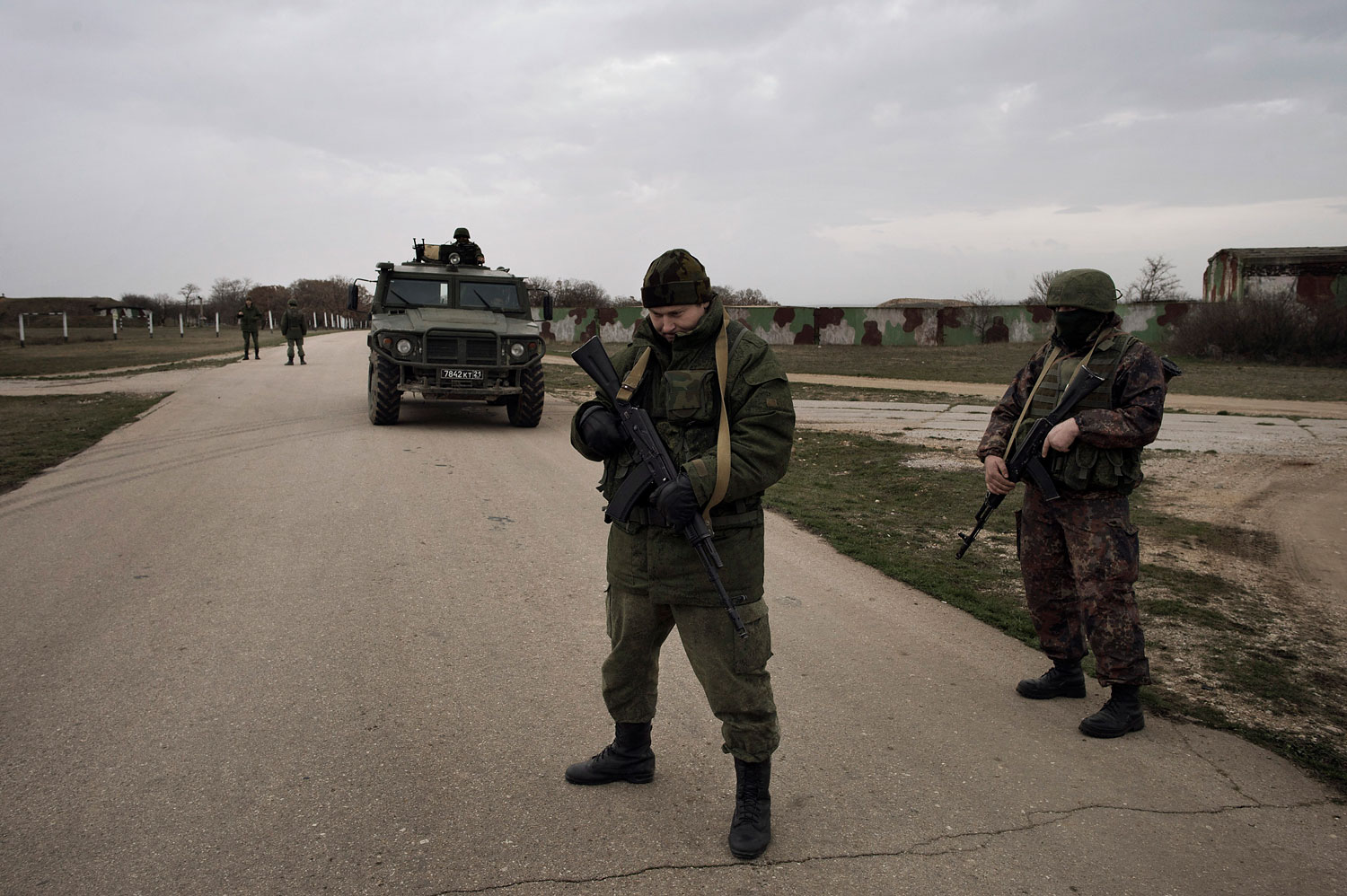 Russian soldiers at the contested Belbek airfield in Crimea on March 4, 2014 (Yuri Kozyrev—NOOR for TIME)