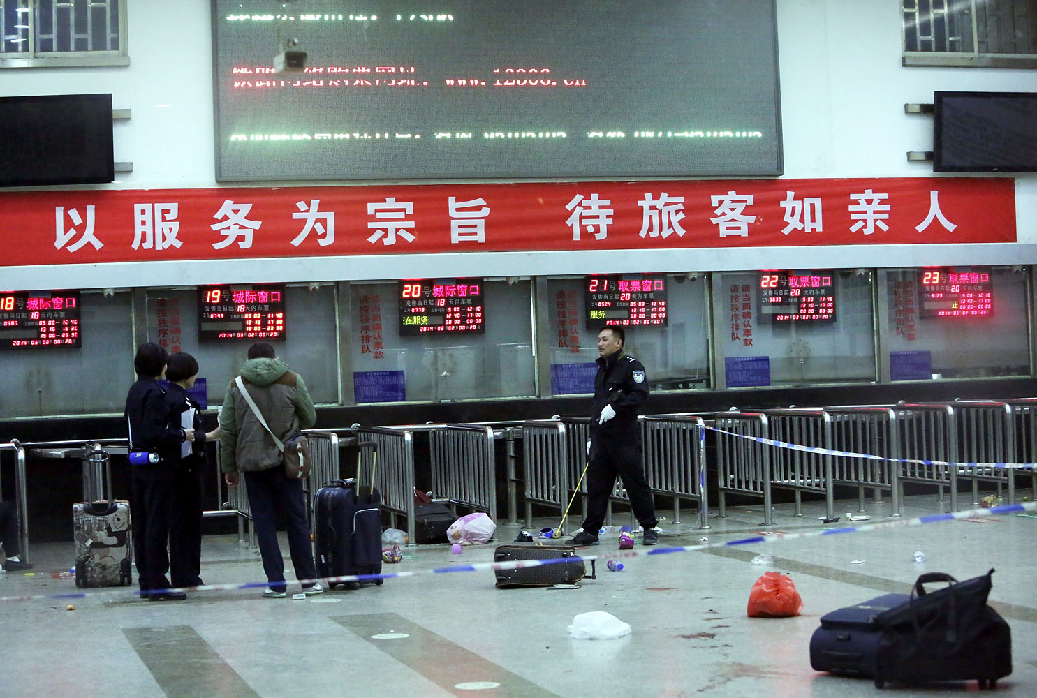 Chinese police investigators inspect the scene of an attack at the railway station in Kunming, southwest China's Yunnan province, on March 2, 2014 (AFP/Getty Images)