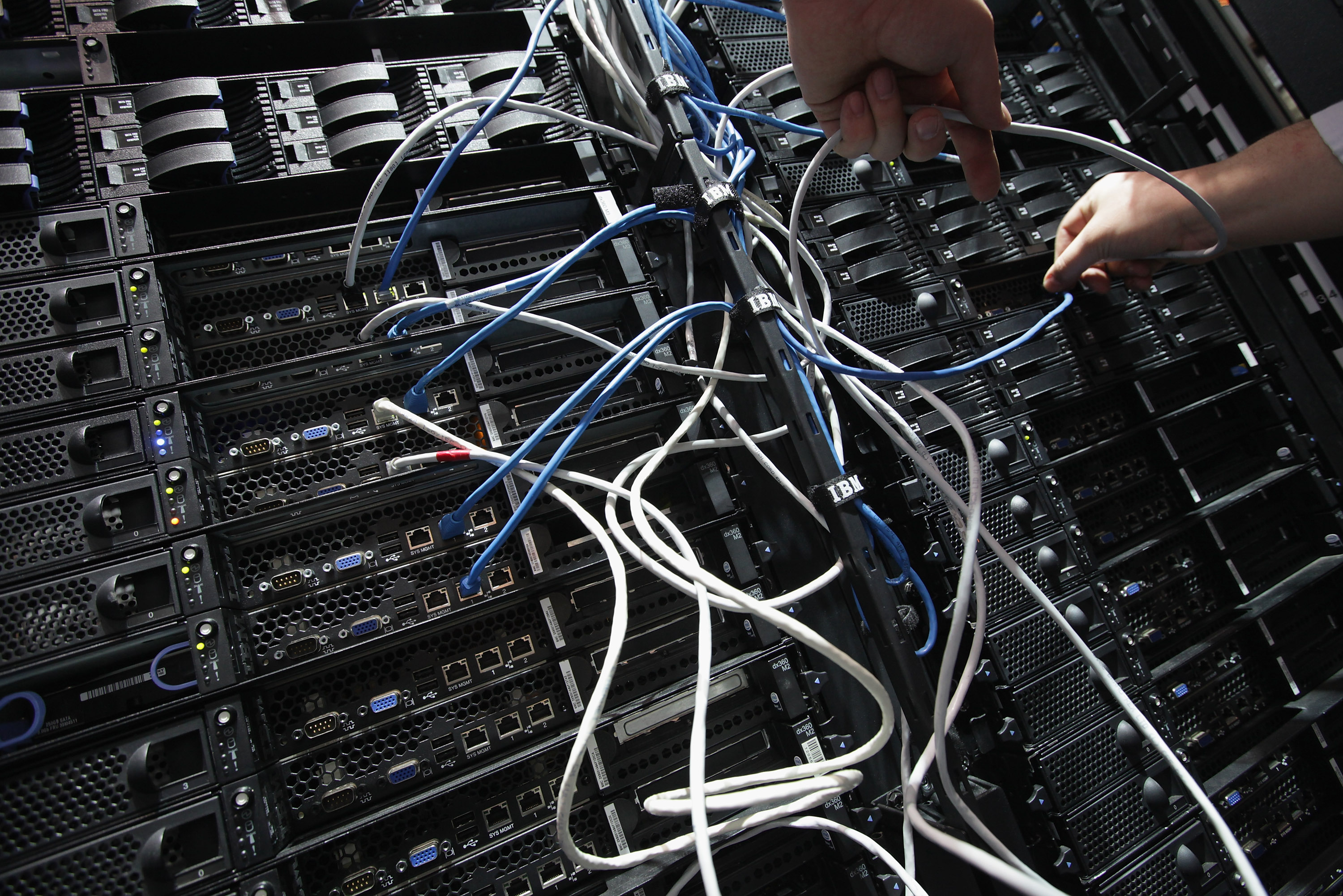 Абонентское обслуживание серверов организаций. Серверное оборудование. Компьютерные сети. Интернет оборудование. Сервер компьютер.