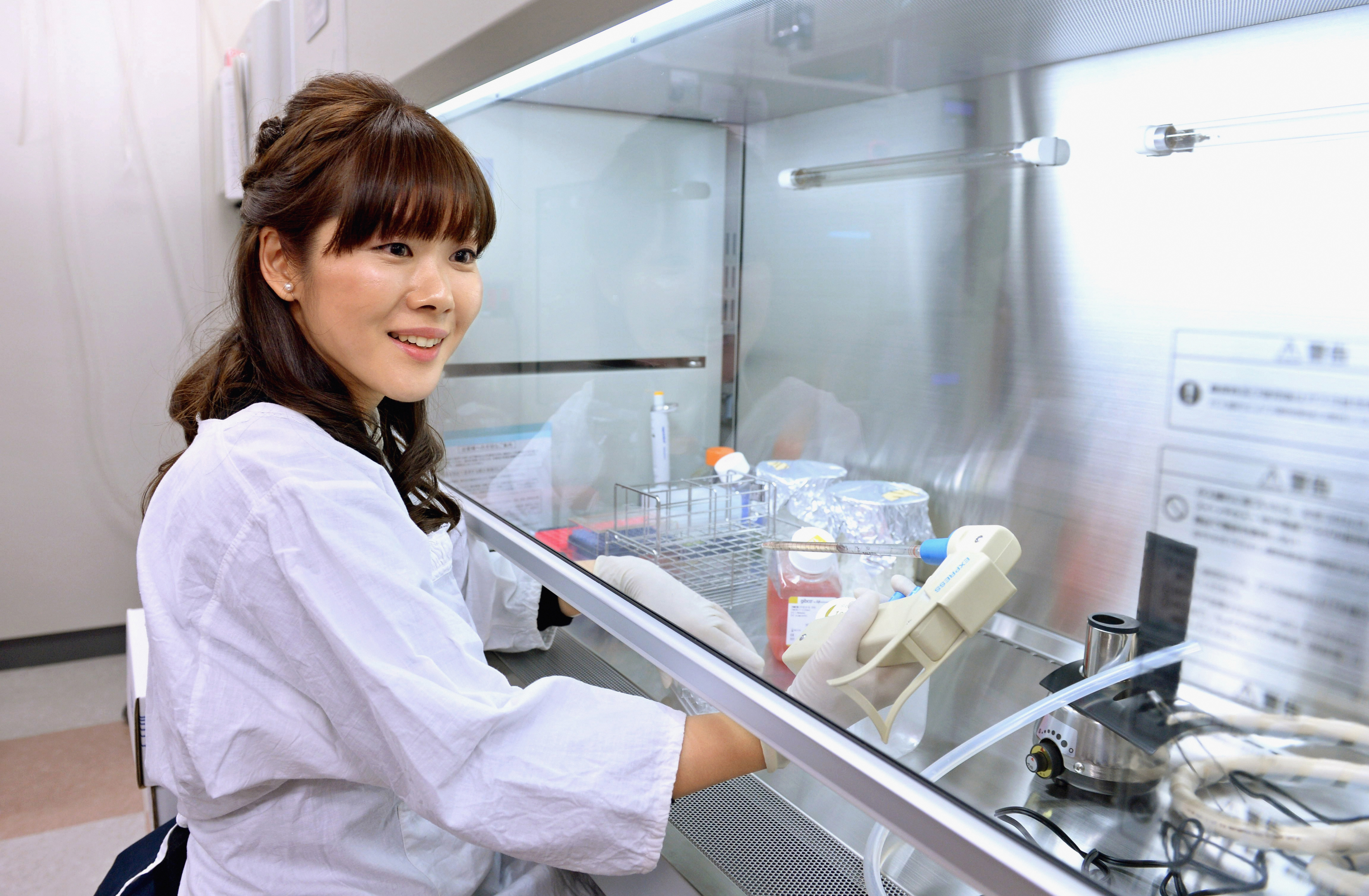 Japanese biologist Haruko Obokata in her laboratory at the Riken Center for Developmental Biology in Kobe, Japan, on Jan. 28, 2014 (The Asahi Shimbun/Getty Images)