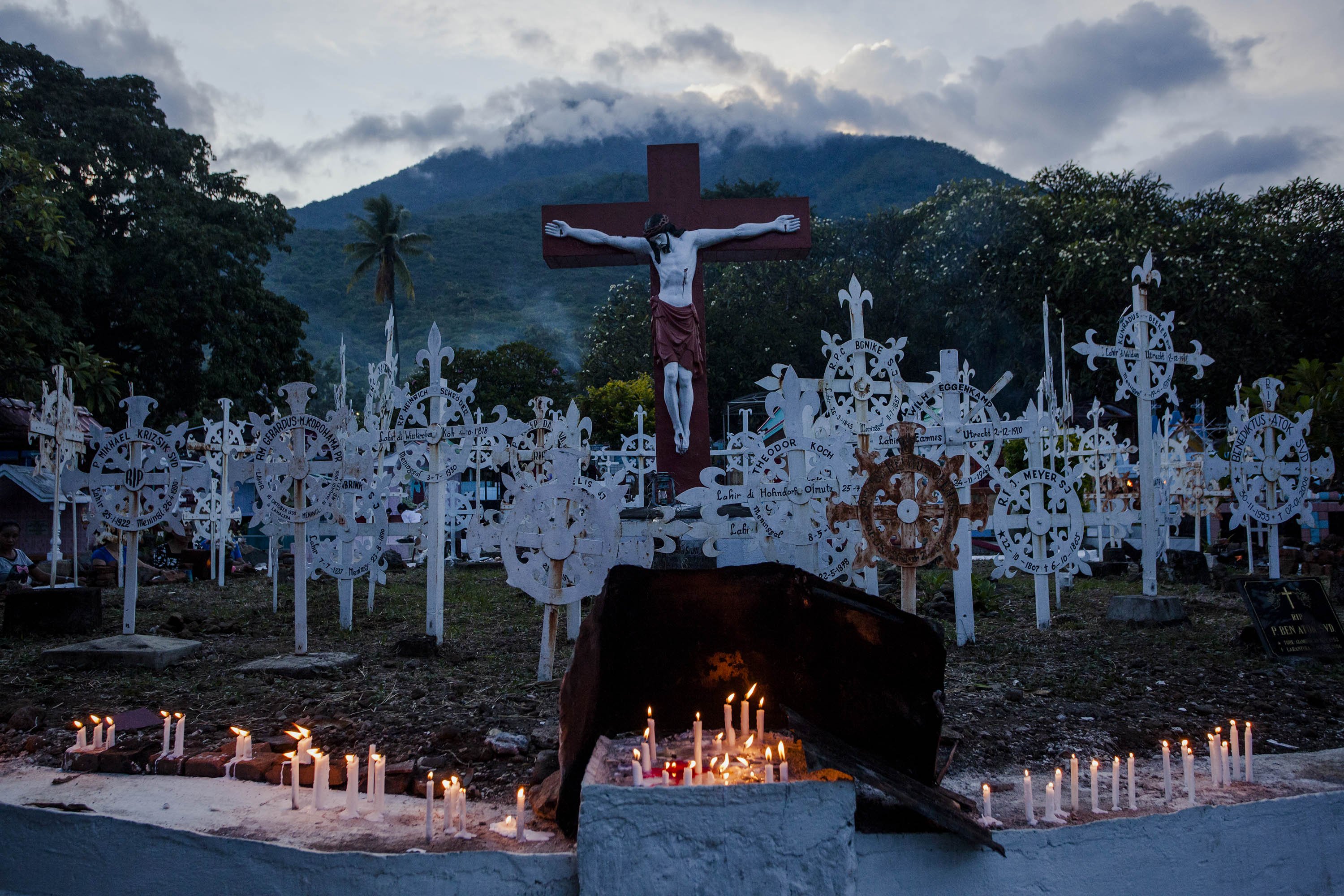 Apr. 16, 2014. Candle lights at the tombs during Holy Week celebrations, known as 'Semana Santa' in Larantuka, East Nusa Tenggara, Indonesia. Easter celebrations in Larantuka started in the 16th century, when Portuguese missionaries entered and acculturated the local people.