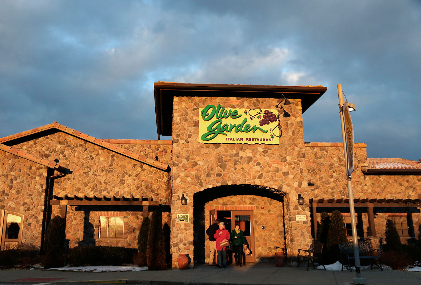 An Olive Garden restaurant in Foxborough, Mass., March 20, 2013. (Steven Senne—AP)