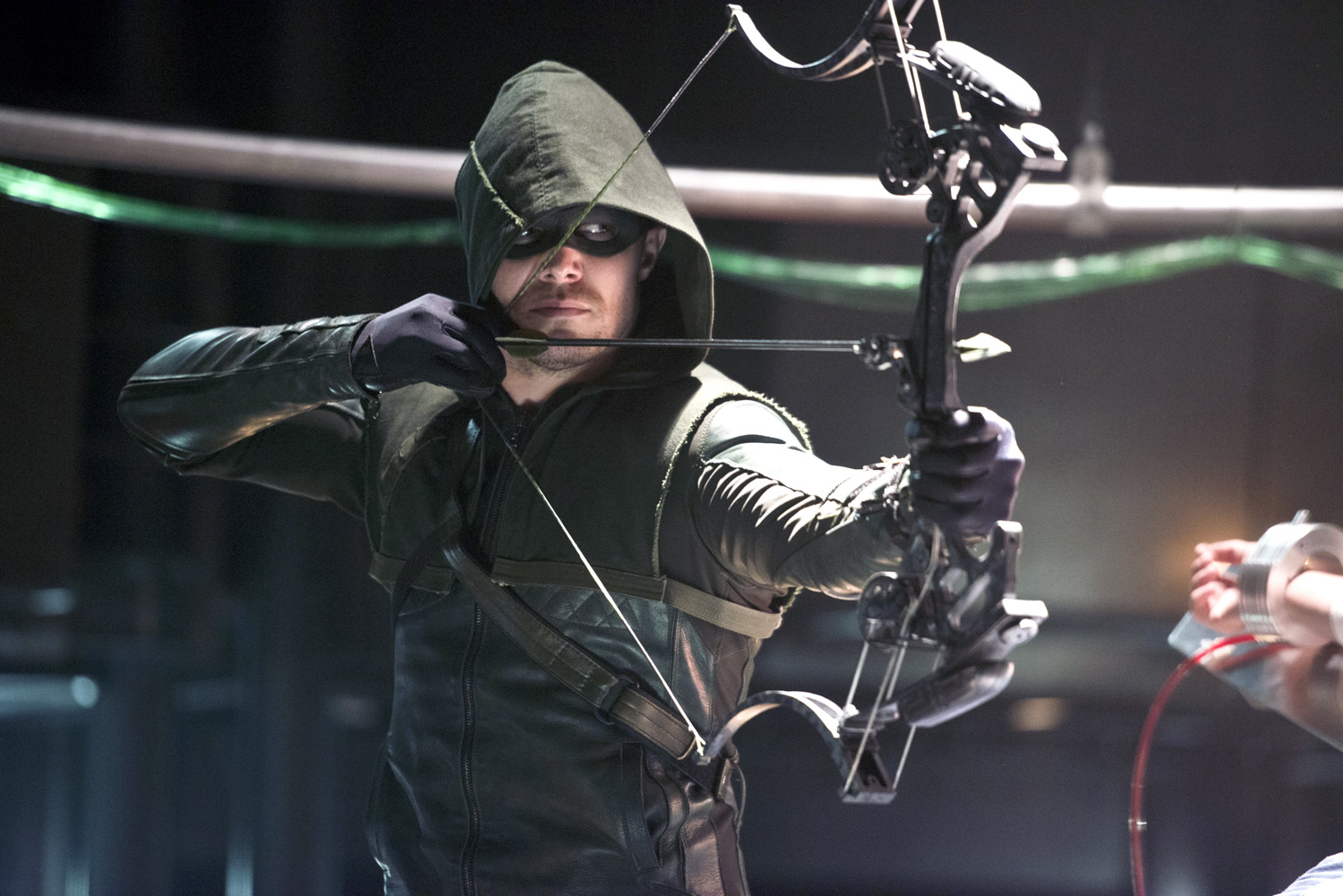 Stephen Amell as The Arrow in "The Man Under the Hood" episode.