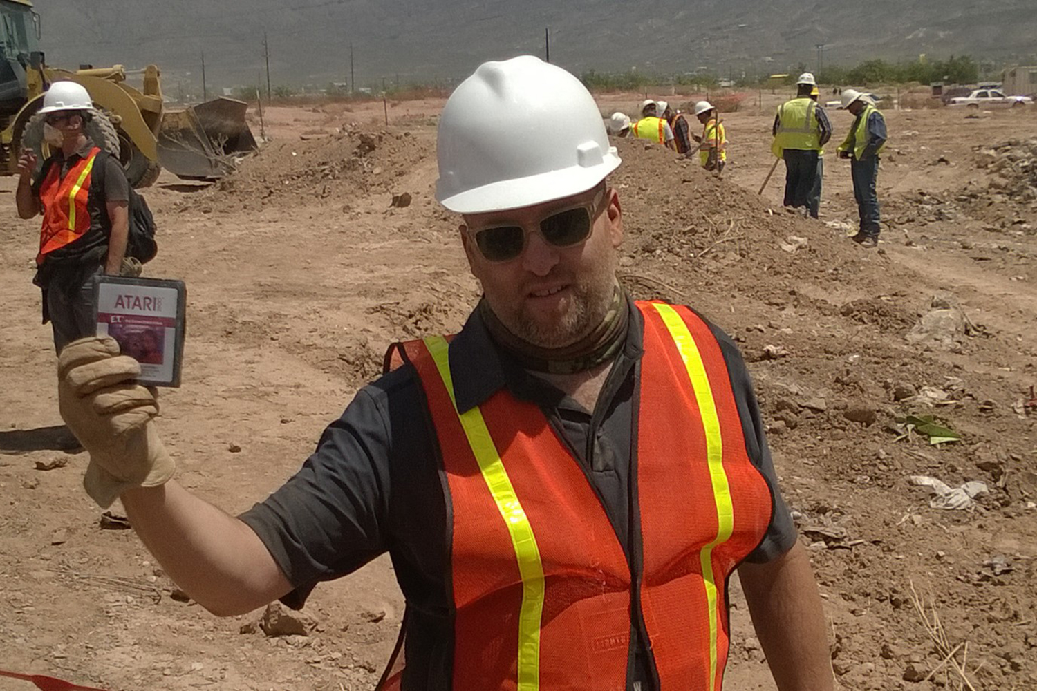 A member of the excavation team brandishes an E.T. cartridge  at a landfill in Alamogordo, New Mexico (Microsoft)