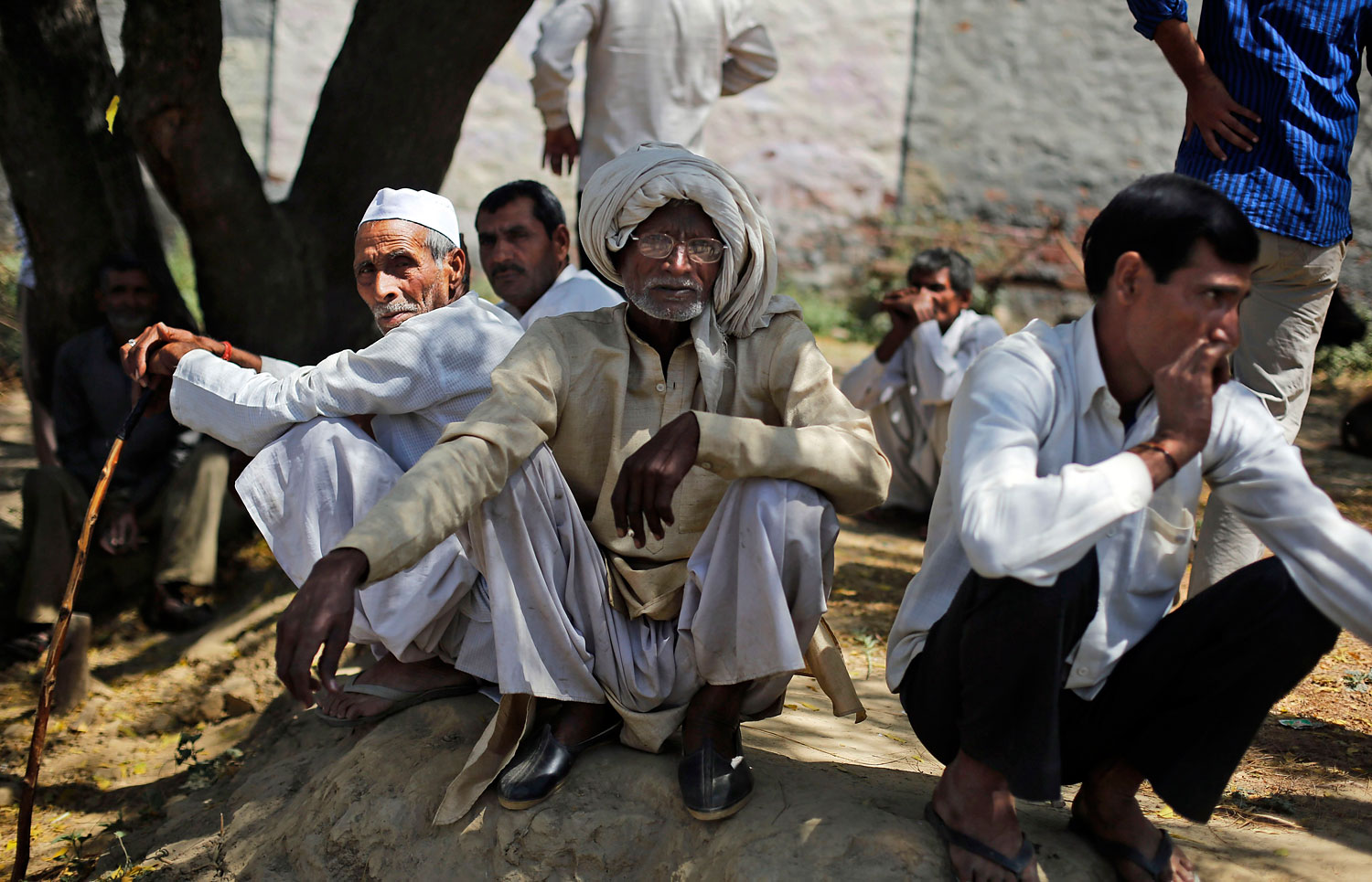 Indian villagers sit outside a polling station in Kutba village, Muzaffarnagar, in the northern Indian state of Uttar Pradesh, April 10, 2014.