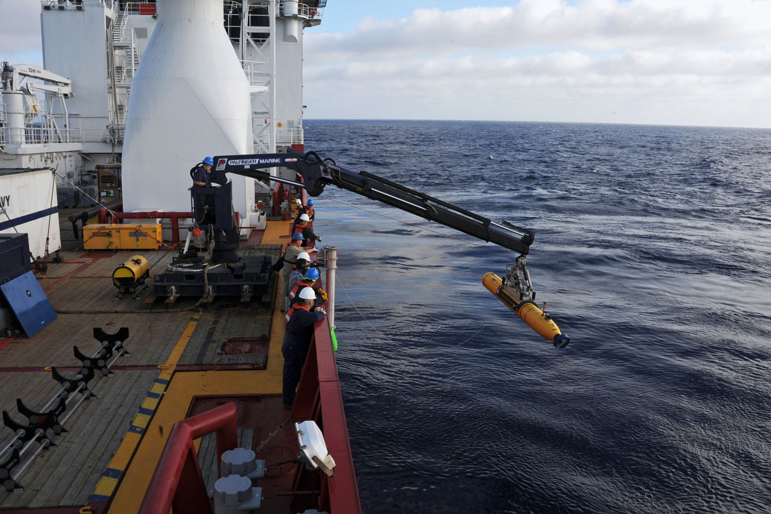 Crew aboard the Australian Defence Vessel Ocean Shield move the U.S. Navy's Bluefin-21 autonomous underwater vehicle into position for deployment in the southern Indian Ocean to look for the missing Malaysia Airlines flight MH 370, April 14, 2014. (U.S. Navy/Reuters)