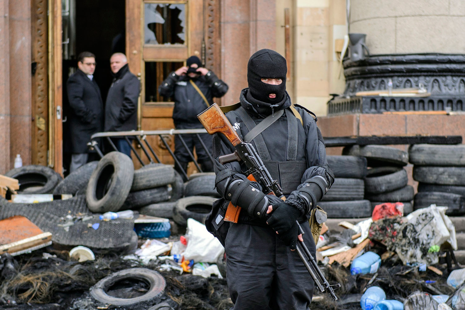 A masked member of the Ukrainian special forces stands guard outside the regional administration building in Kharkiv, April 8, 2014. (Olga Ivashchenko—Reuters)