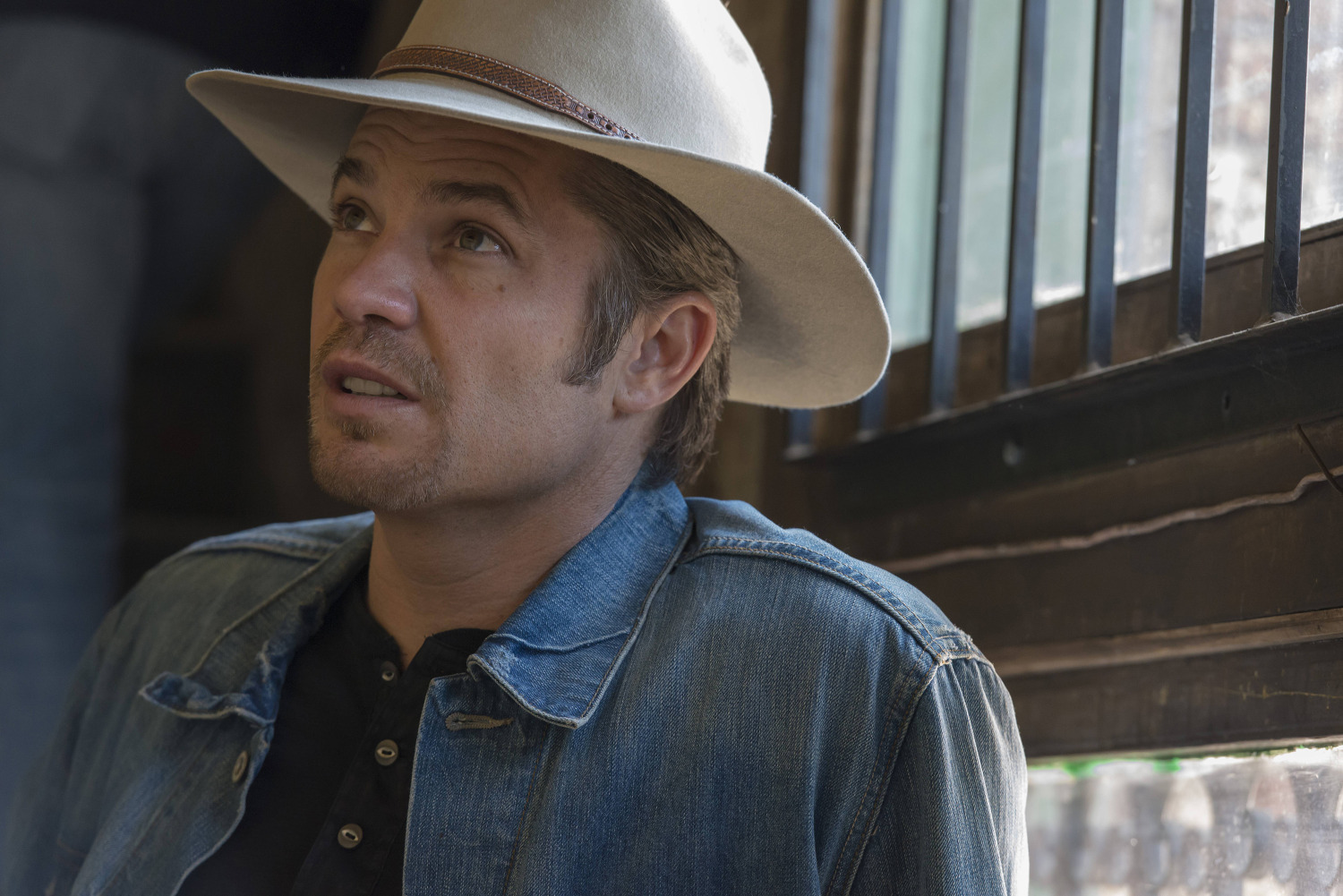 JUSTIFIED -- Raw Deal -- Episode 507 (Airs Tuesday, February 25, 10:00 pm e/p) -- Pictured: Timothy Olyphant as Deputy U.S. Marshal Raylan Givens -- CR: Prashant Gupta/FX