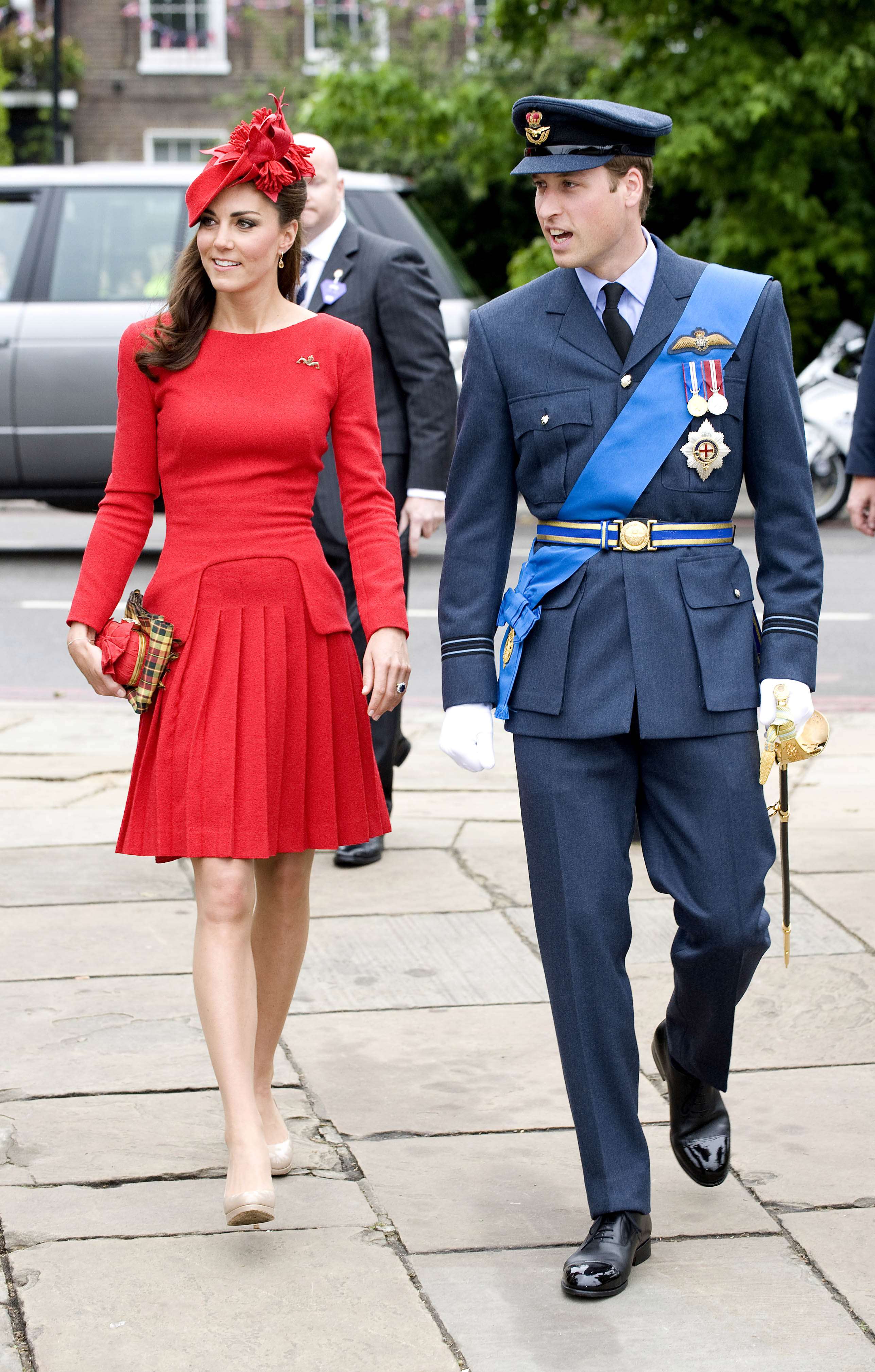 Sailing Sharp
                              On June 3, 2012, the Duchess sailed down London's Thames River for Queen Elizabeth II's Diamond Jubilee Pageant clad in a bold, tailored Alexander McQueen dress and adorned with a floral hat by Sylvia Fletcher for John Lock and Company. The dress and her clutch, also by McQueen, are customized for the Duchess on this occasion.