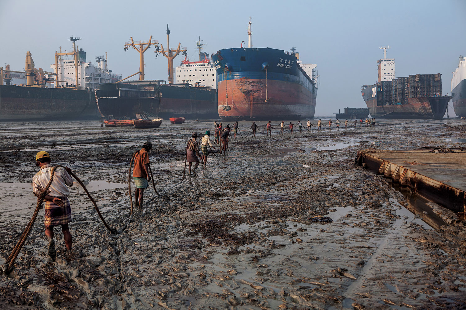 Mike-Hettwer-shipbreakers-Bangladesh