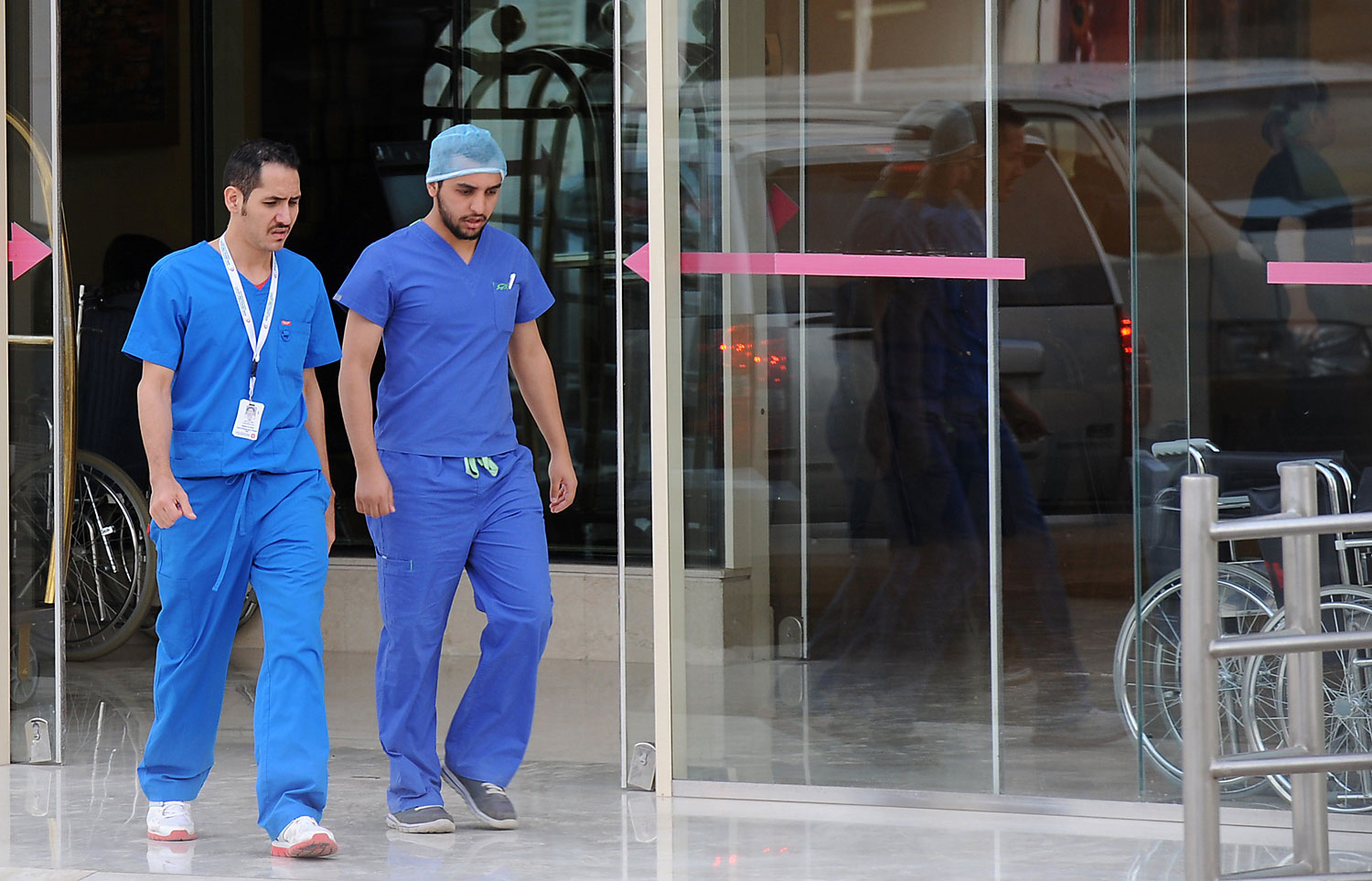 Saudi medical staff leave the emergency department at a hospital in the center of Riyadh on April 8, 2014 (Fayez Nureldine—AFP/Getty Images)