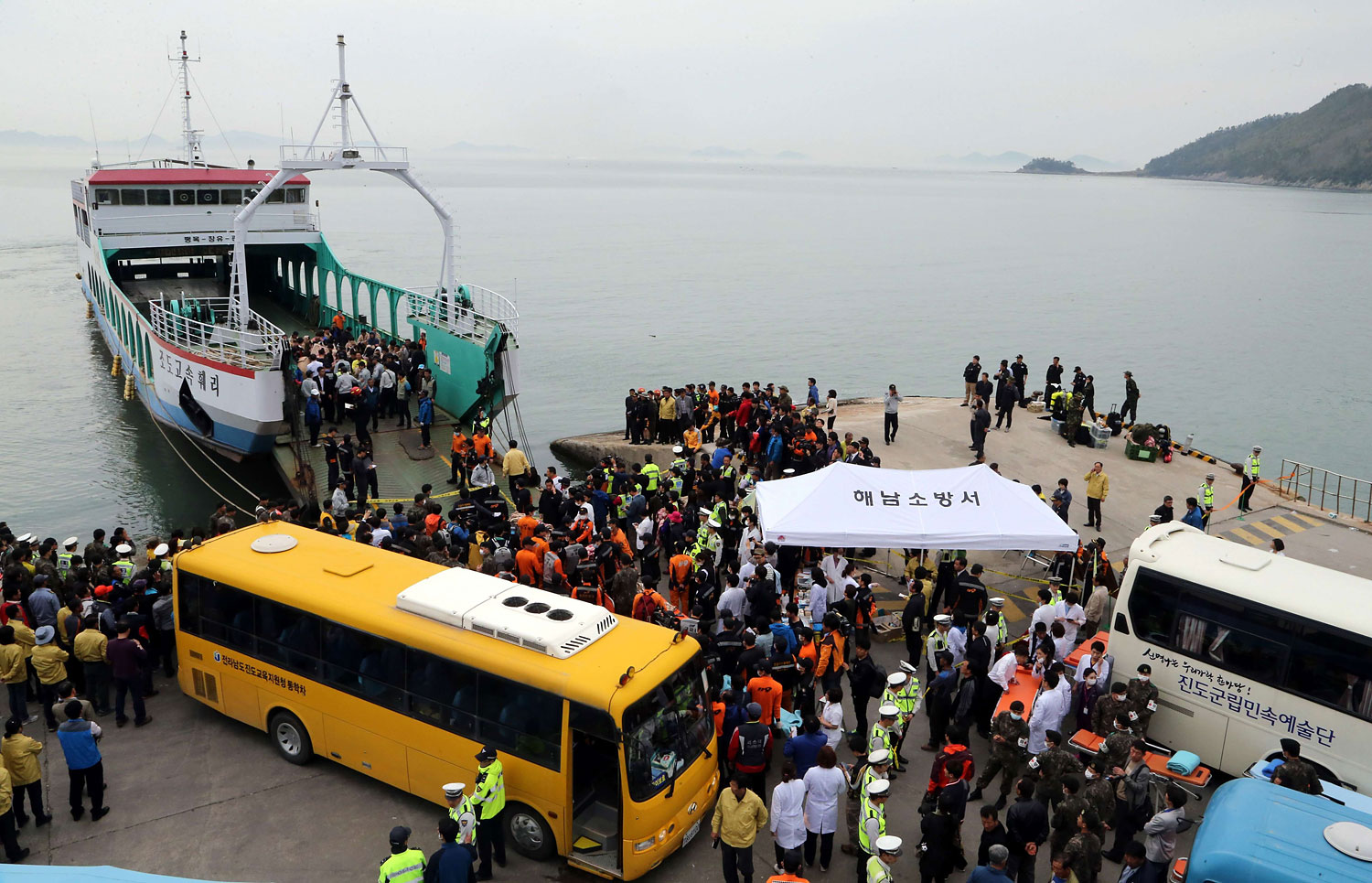 Rescued passengers brought onto land in Jindo after a South Korean ferry carrying 477 passengers and crew capsized on its way to Jeju island from Incheon, April 16, 2014