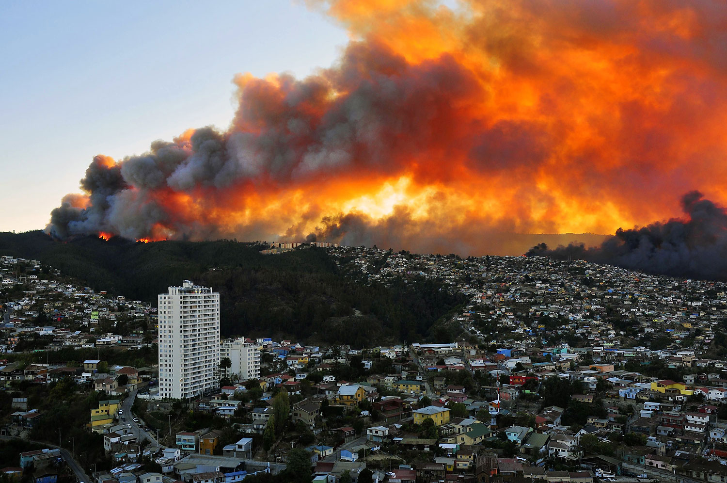 TOPSHOTS-CHILE-FIRE