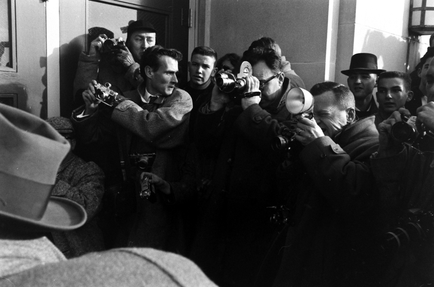 Crush of journalists covering desegregation of Norfolk schools, 1959.