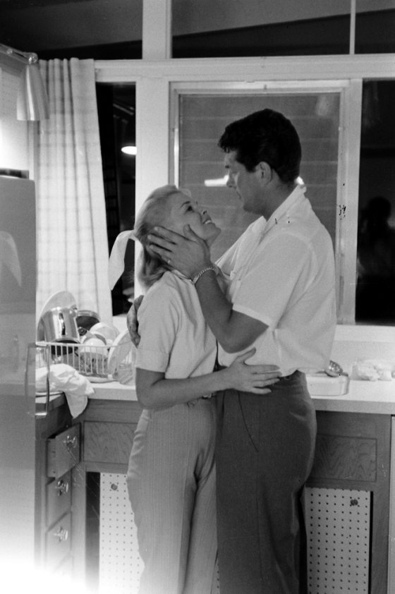 Dean Martin with his wife, Jeanne, at home, 1958.