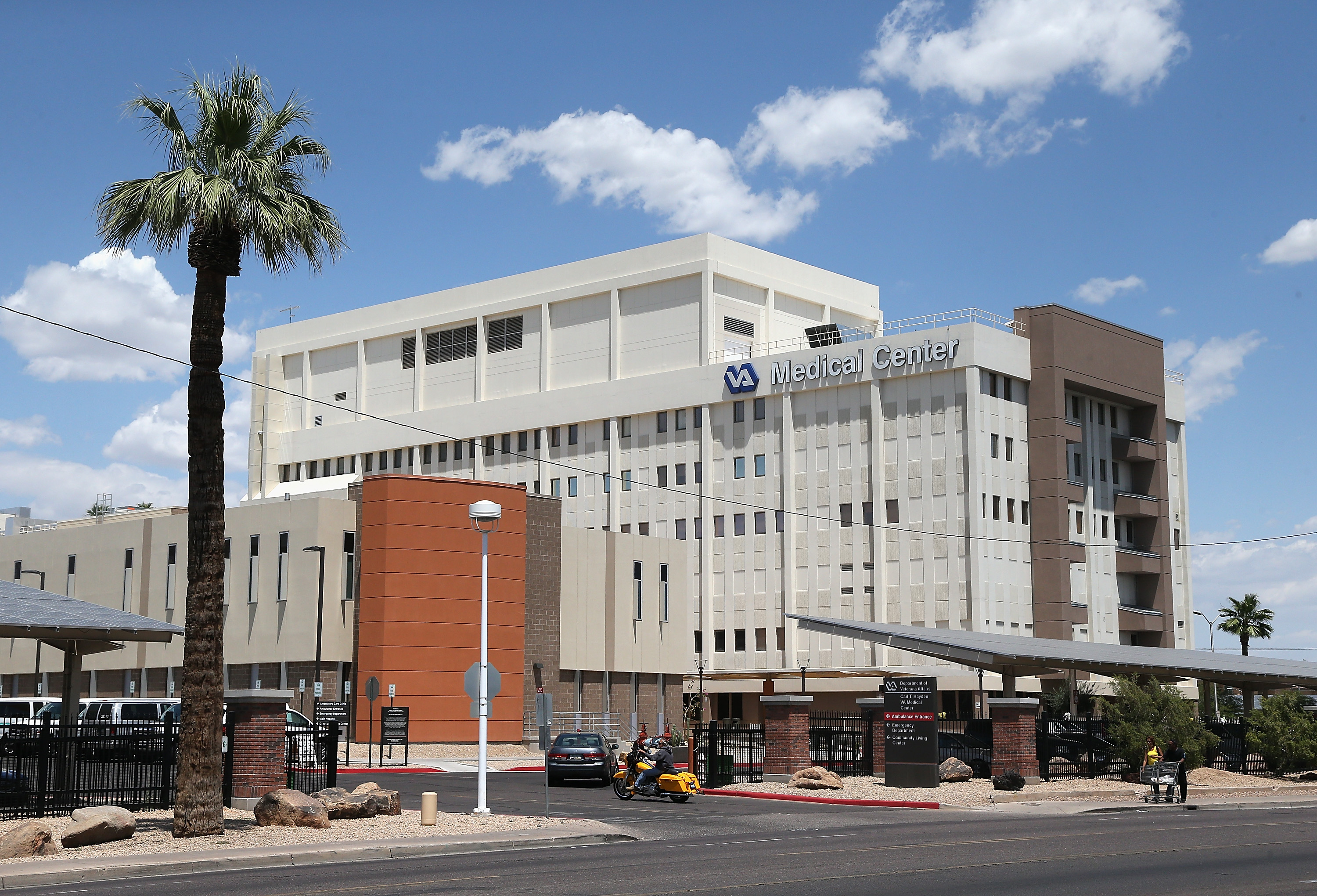 Exterior view of the Veterans Affairs Medical Center on May 8, 2014 in Phoenix, Arizona. (Christian Petersen—Getty Images)